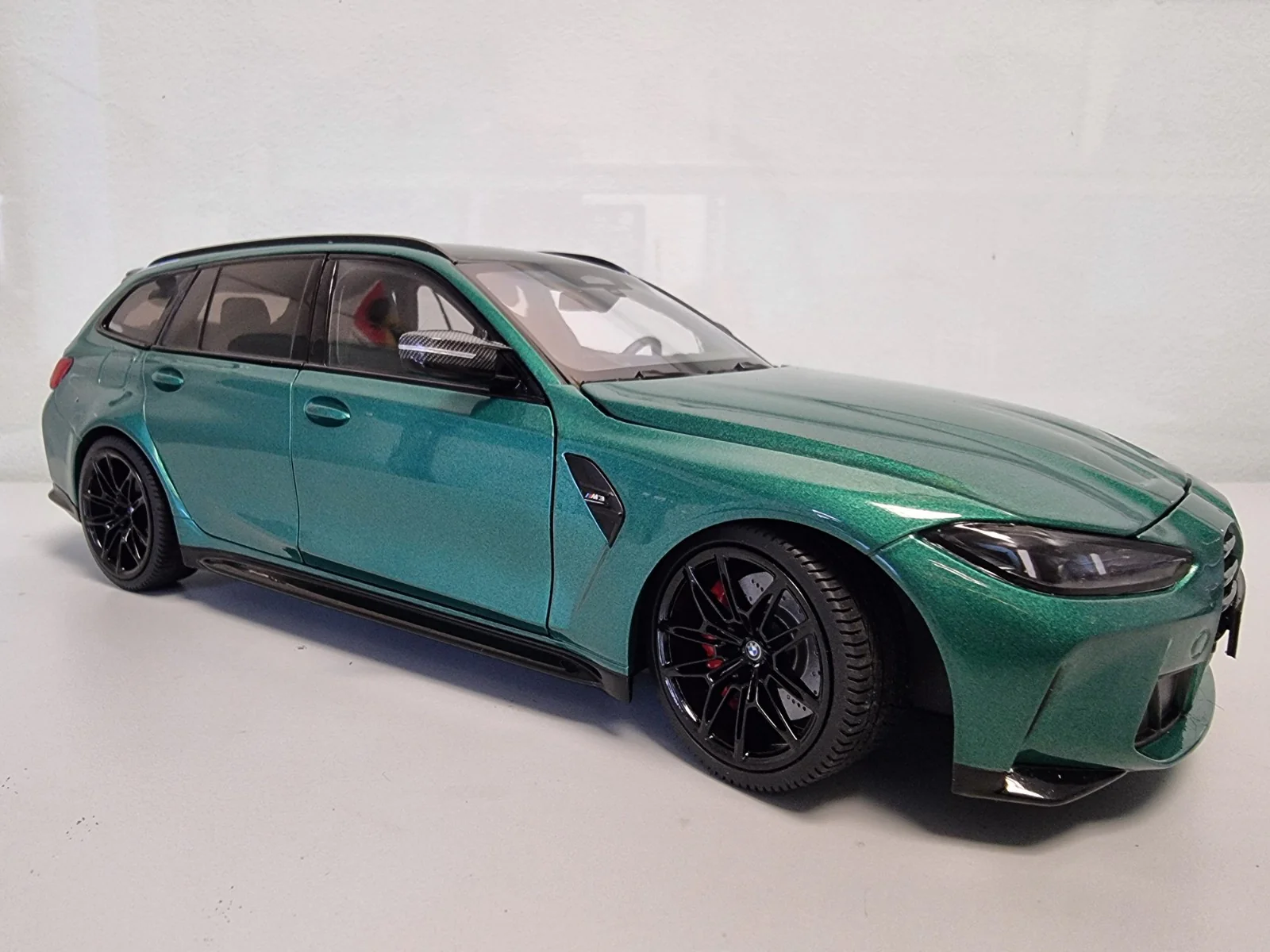 Minichamps BMW M3 Touring (G81) M Wagon Isle of Man Green Metallic 1:18 DEALER EDITION - Image 4