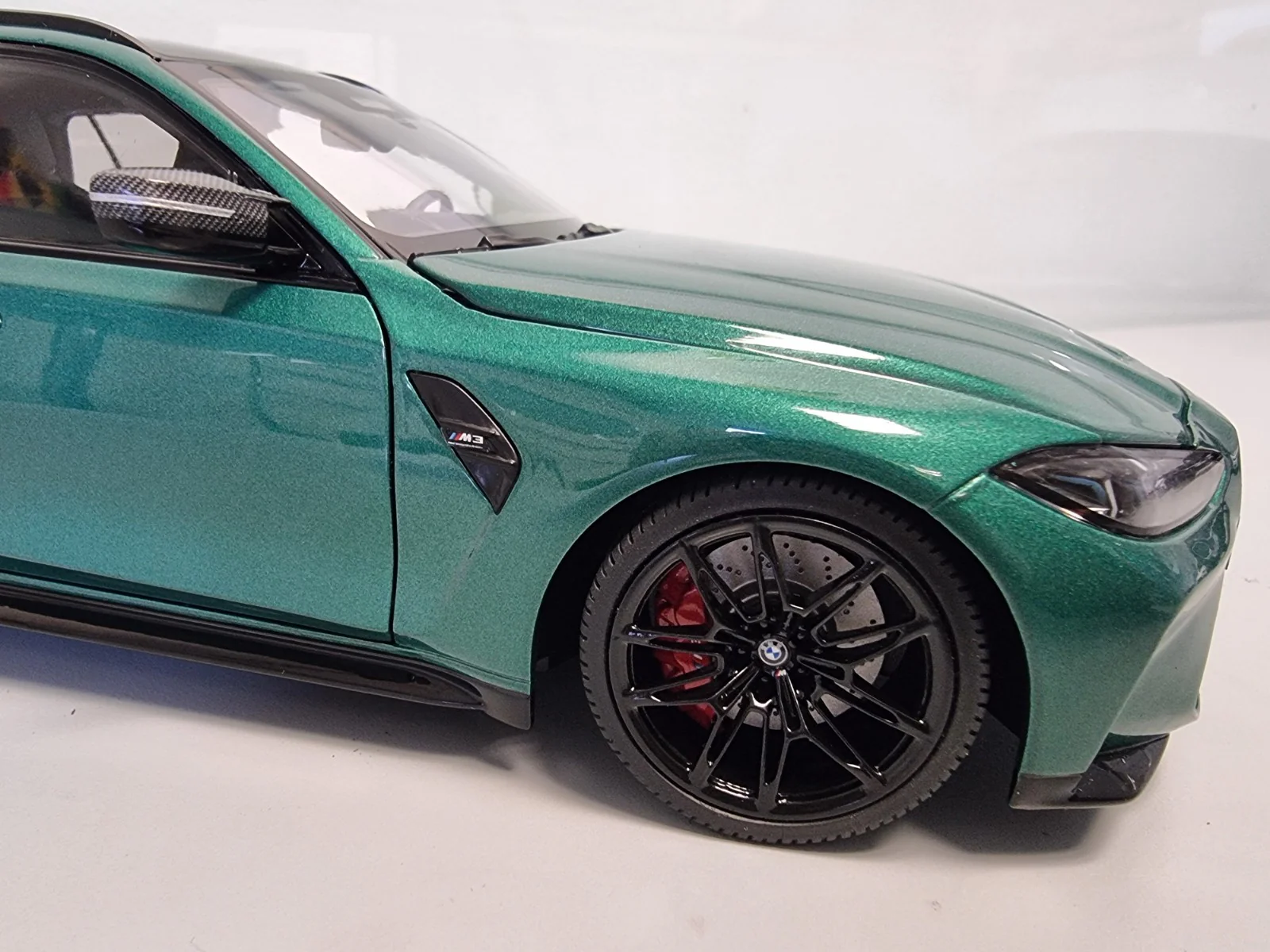 Minichamps BMW M3 Touring (G81) M Wagon Isle of Man Green Metallic 1:18 DEALER EDITION - Image 5