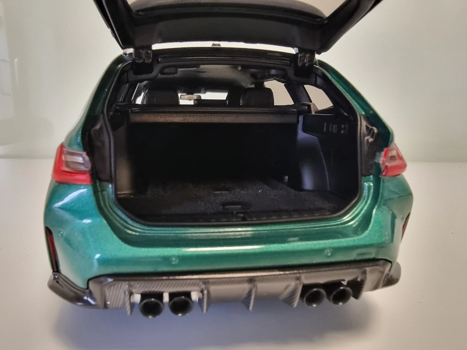 Minichamps BMW M3 Touring (G81) M Wagon Isle of Man Green Metallic 1:18 DEALER EDITION - Image 8