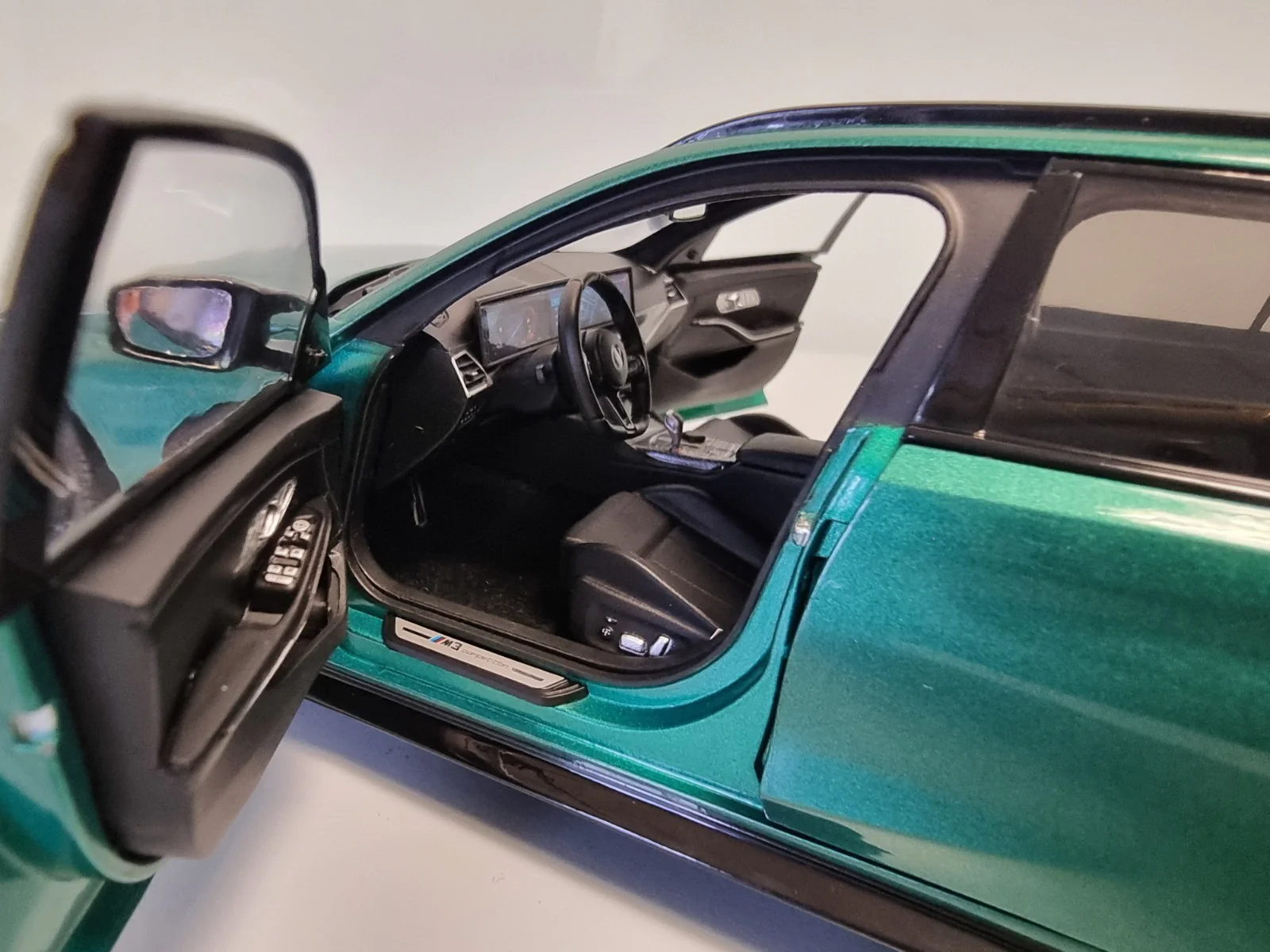 Minichamps BMW M3 Touring (G81) M Wagon Isle of Man Green Metallic 1:18 DEALER EDITION - Image 9
