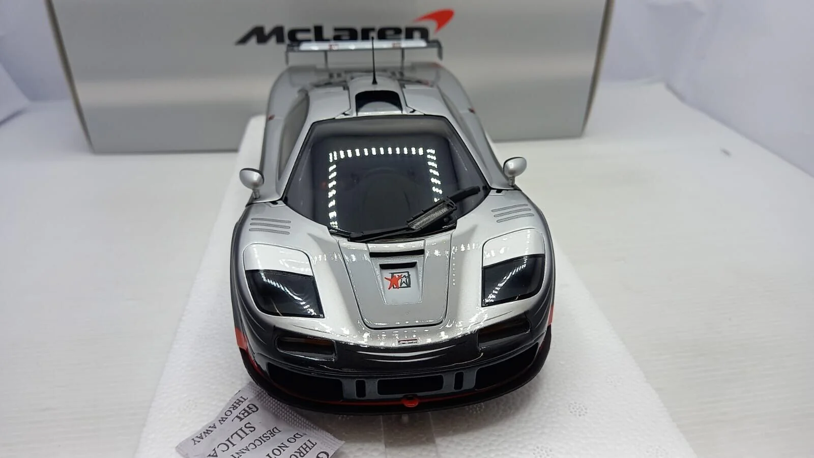 Minichamps Mclaren F1 GTR Adrenaline Program Black and Silver 1:18 - Image 4