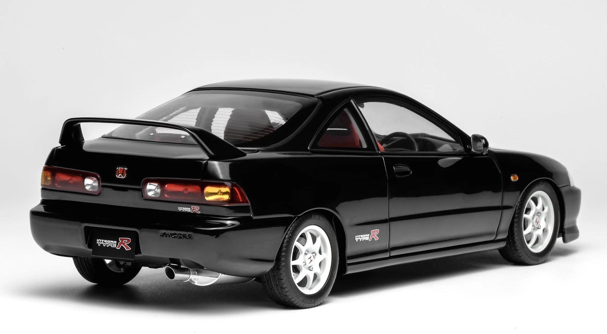 Motorhelix 1997 Honda Integra Type-R (DC2) Flamenco Black Pearl 1:18 - Image 3