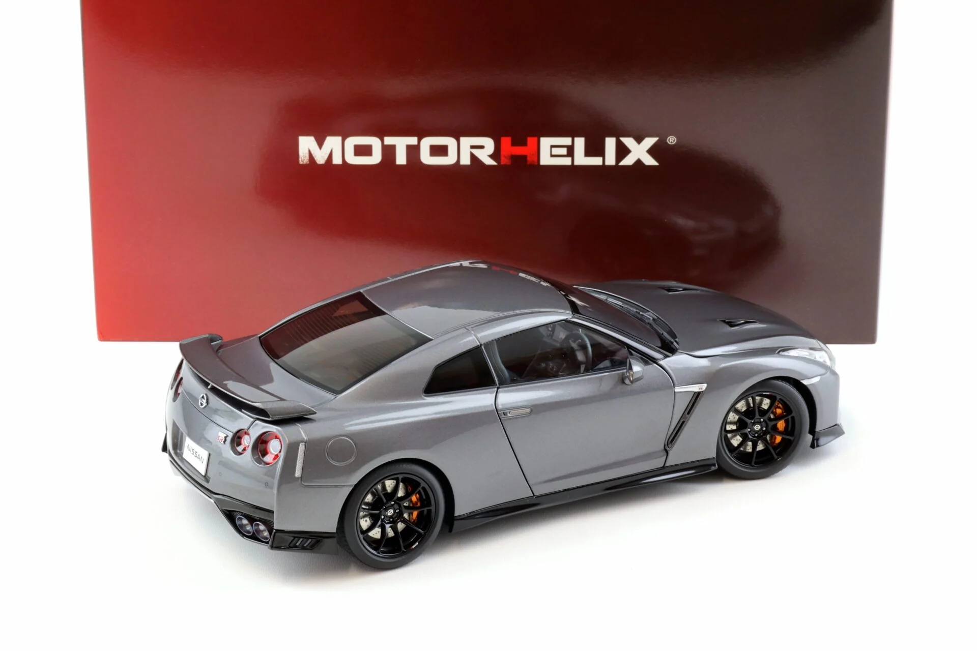 Motorhelix 2020 Nissan Skyline GT-R R35 Nismo Track Edition Dark Metal Grey 1:18 - Image 3