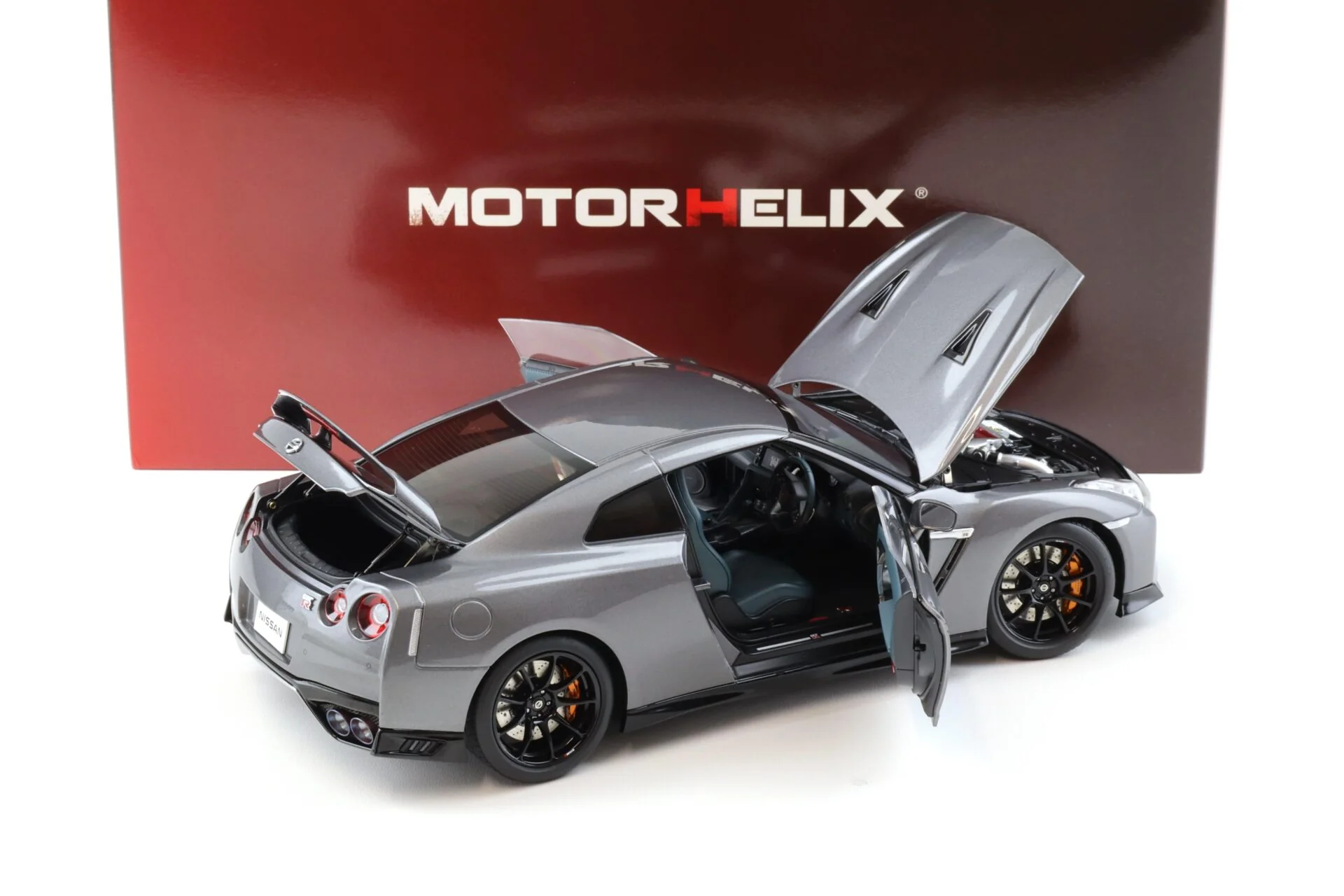 Motorhelix 2020 Nissan Skyline GT-R R35 Nismo Track Edition Dark Metal Grey 1:18 - Image 4