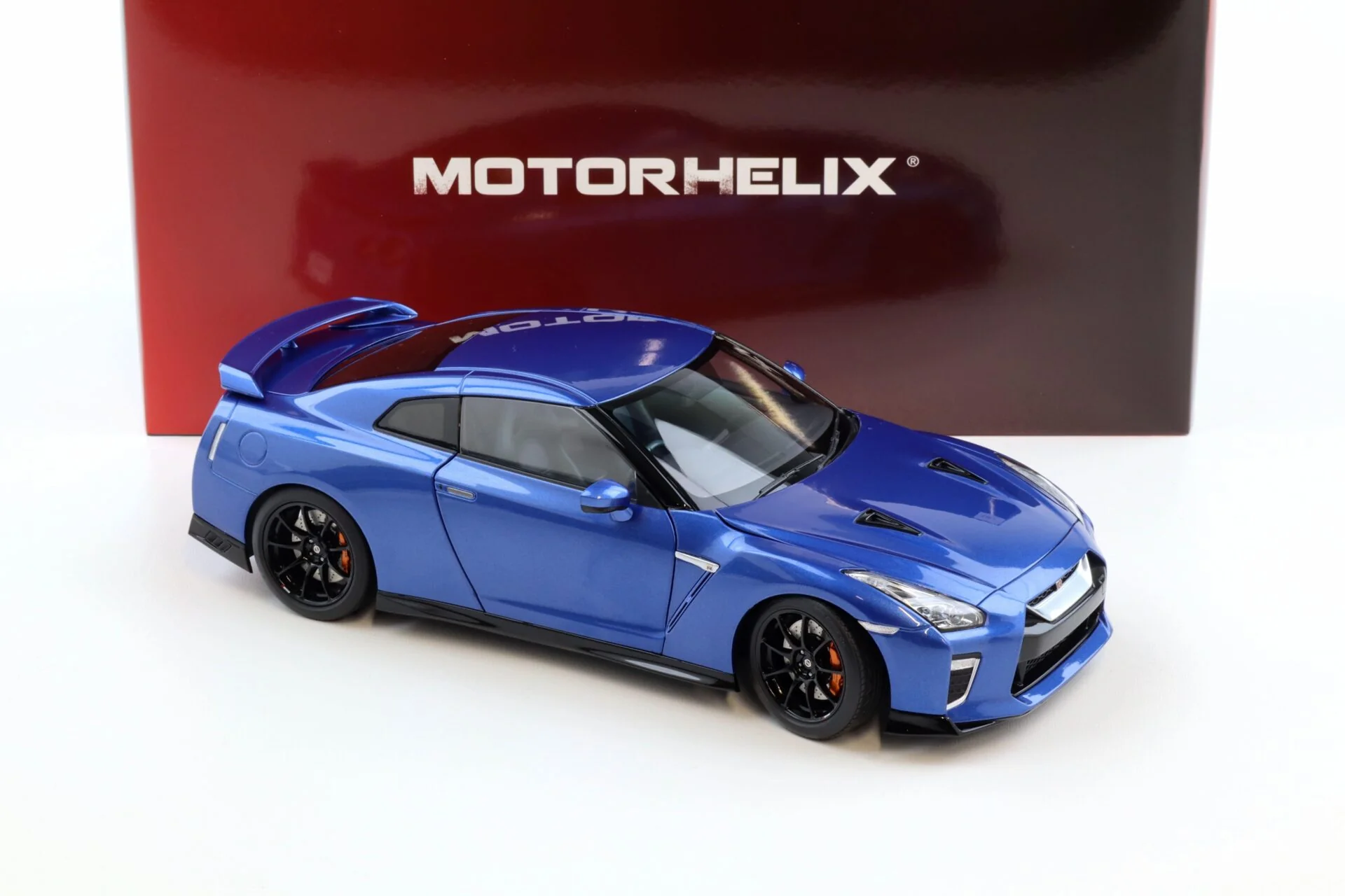 Motorhelix 2022 Nissan Skyline GT-R R35 Nismo Track Edition Wangan Blue 1:18 - Image 2