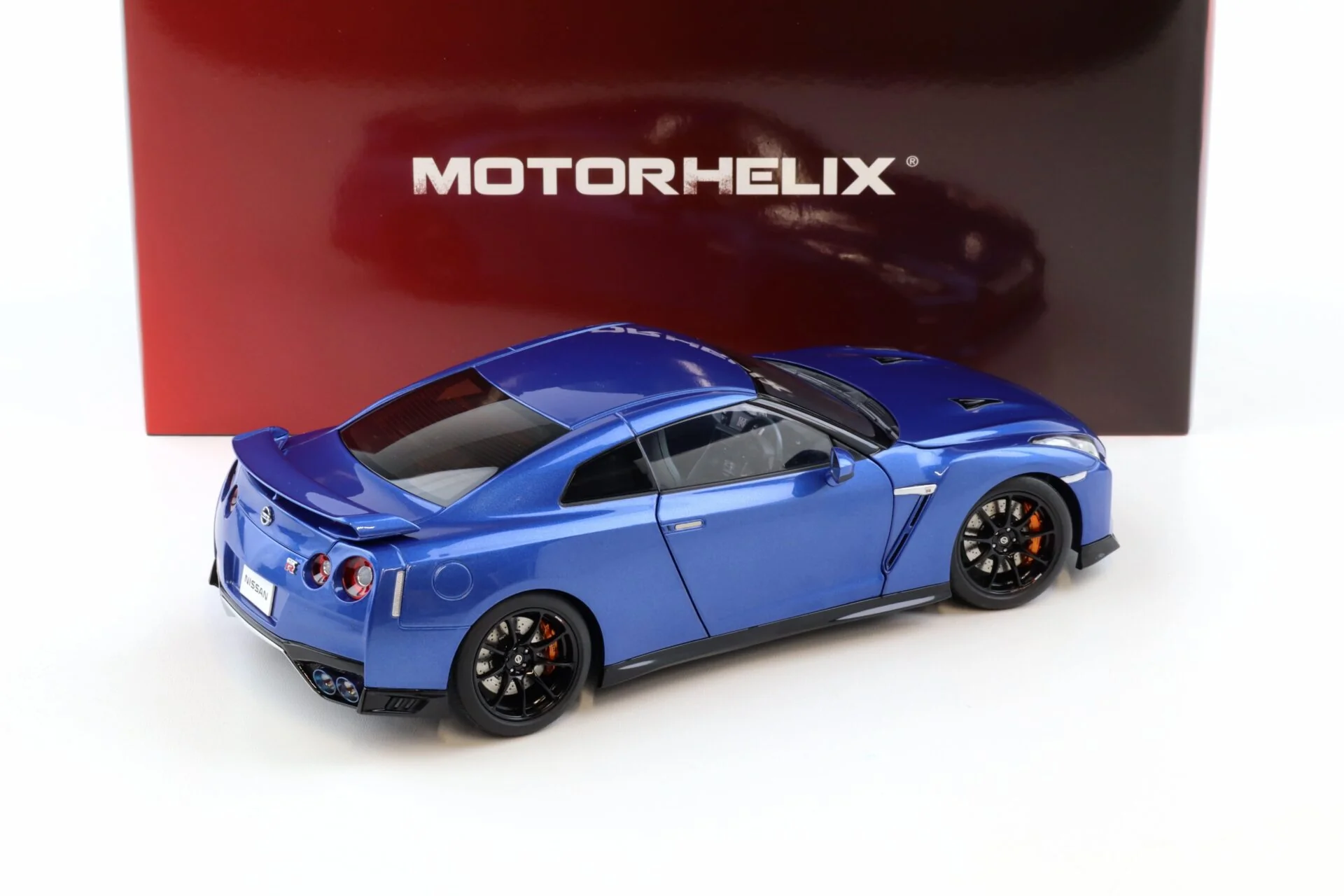 Motorhelix 2022 Nissan Skyline GT-R R35 Nismo Track Edition Wangan Blue 1:18 - Image 3