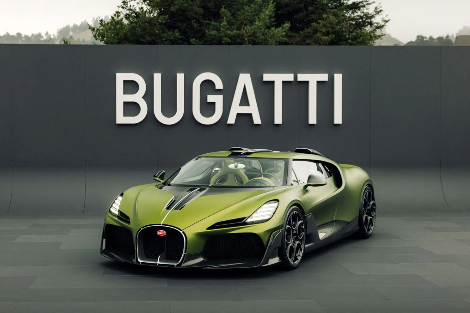 MR Models 2025 Bugatti Brouillard Launch Version Green Metallic/Black Carbon WITH DISPLAY 1:18