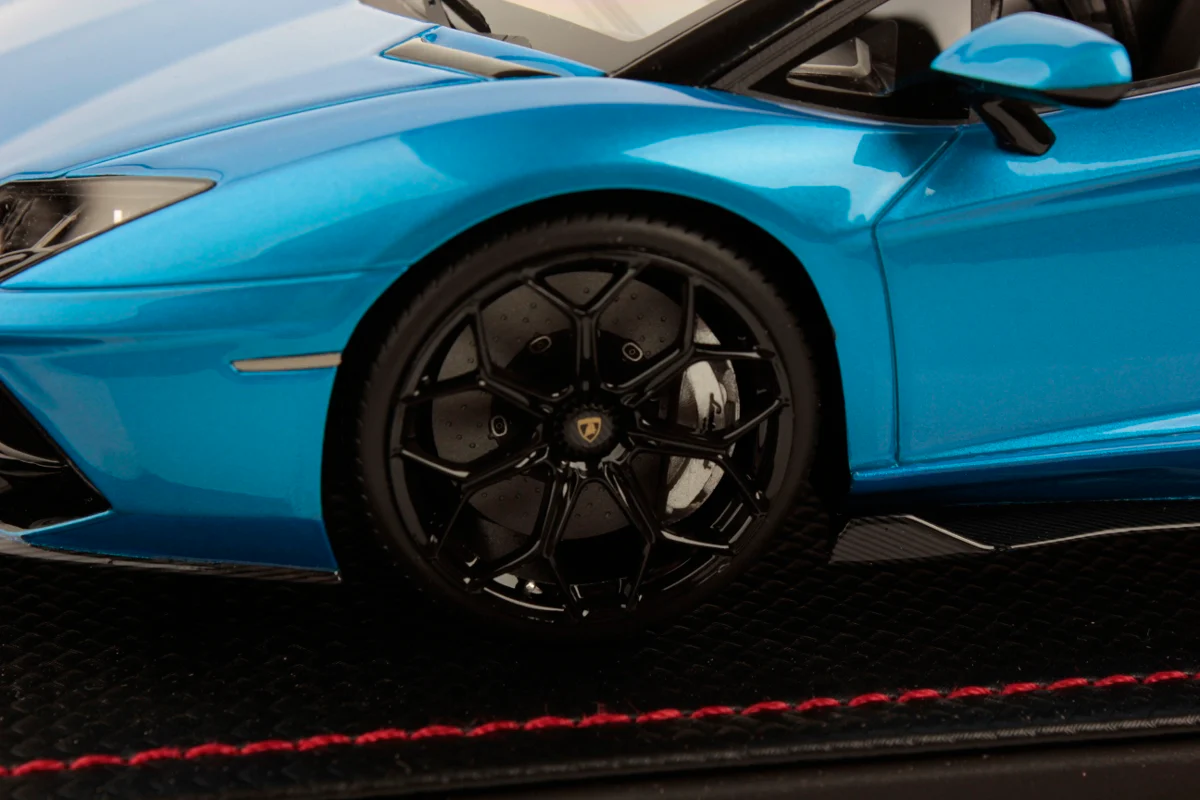 MR Models Lamborghini Aventador LP 780-4 Ultimae Roadster Blu Tawaret 1:18 WITH DISPLAY - Image 5
