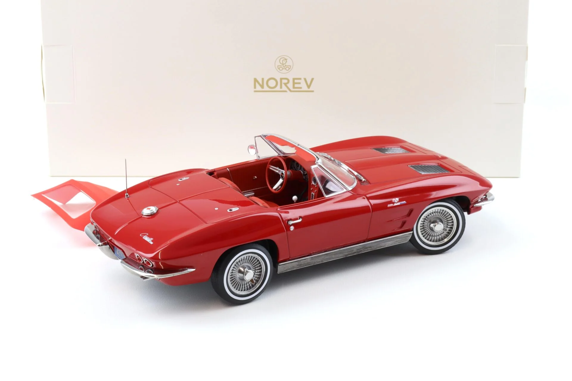 Norev 1963 Chevy Corvette C2 Stingray Cabriolet (Convertible) Riverside Red 1:18 - Image 4