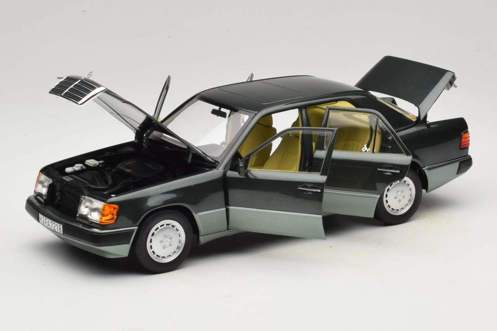 Norev 1990 Mercedes-Benz E Class 230E AMG (W124) Night Green Metallic 1:18 - Image 2