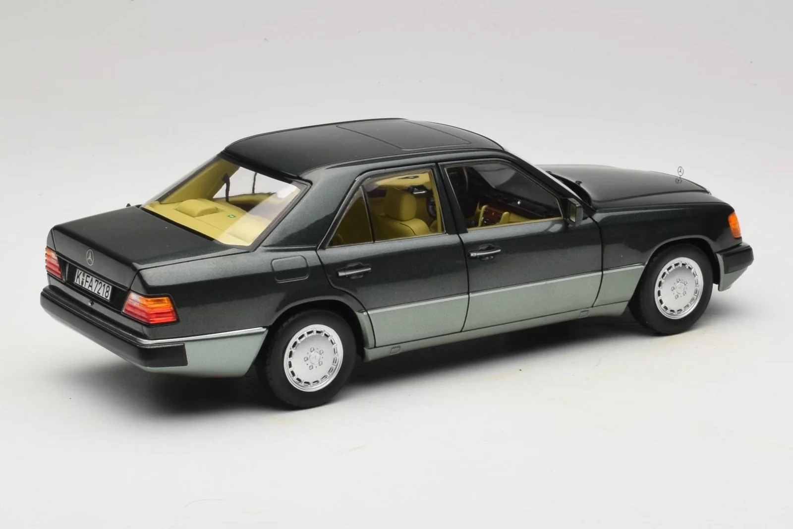 Norev 1990 Mercedes-Benz E Class 230E AMG (W124) Night Green Metallic 1:18 - Image 3