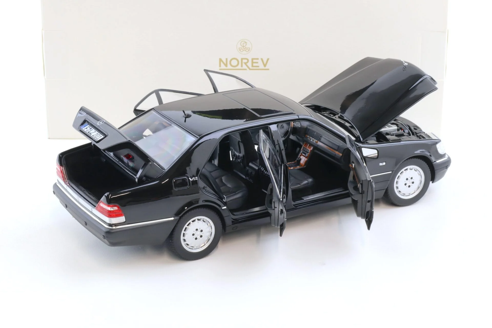 Norev 1997 Mercedes-Benz S600 S-Class (W140) Black 1:18 - Image 5