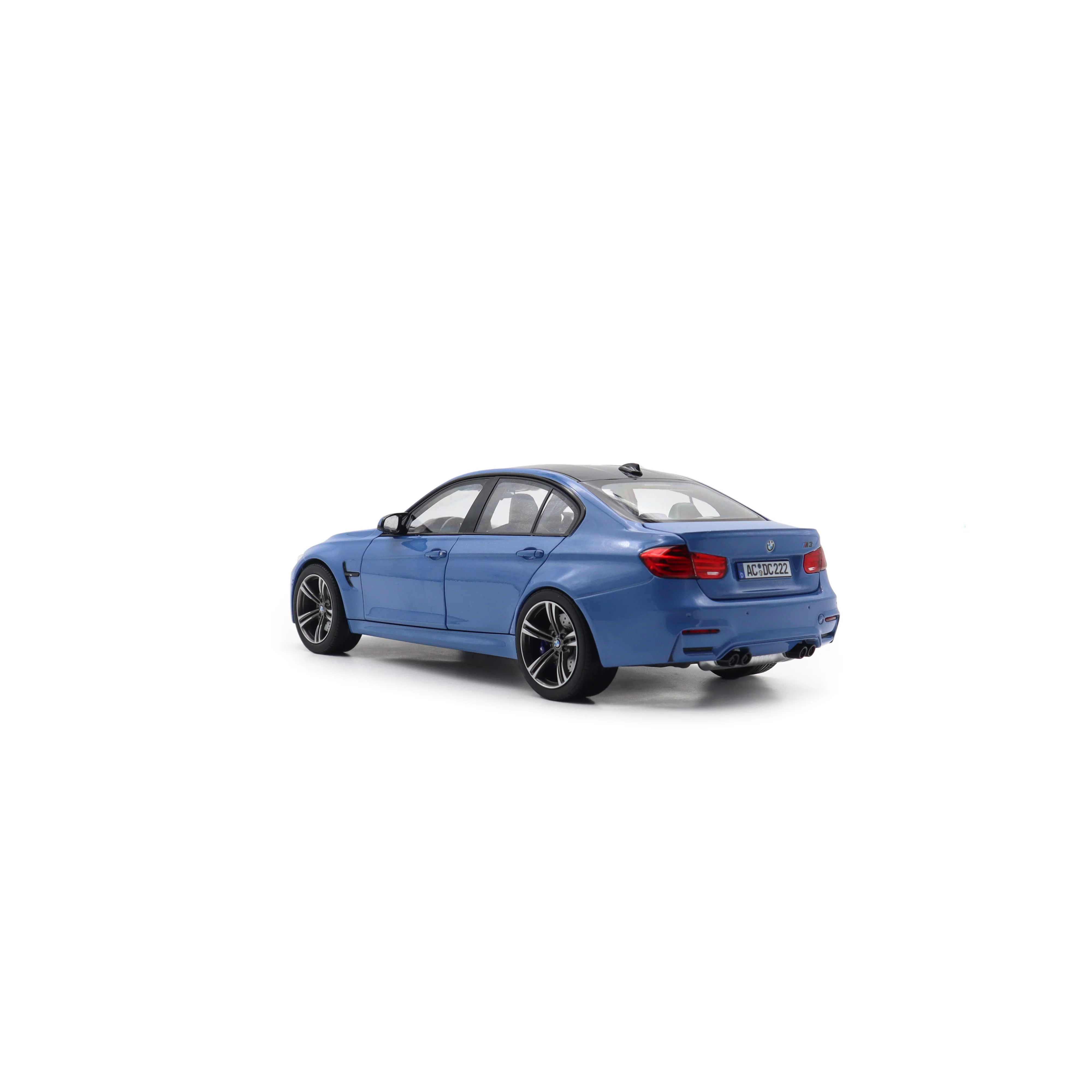 Norev 2017 BMW M3 (F80) Yas Marina Blue 1:18 - Image 9