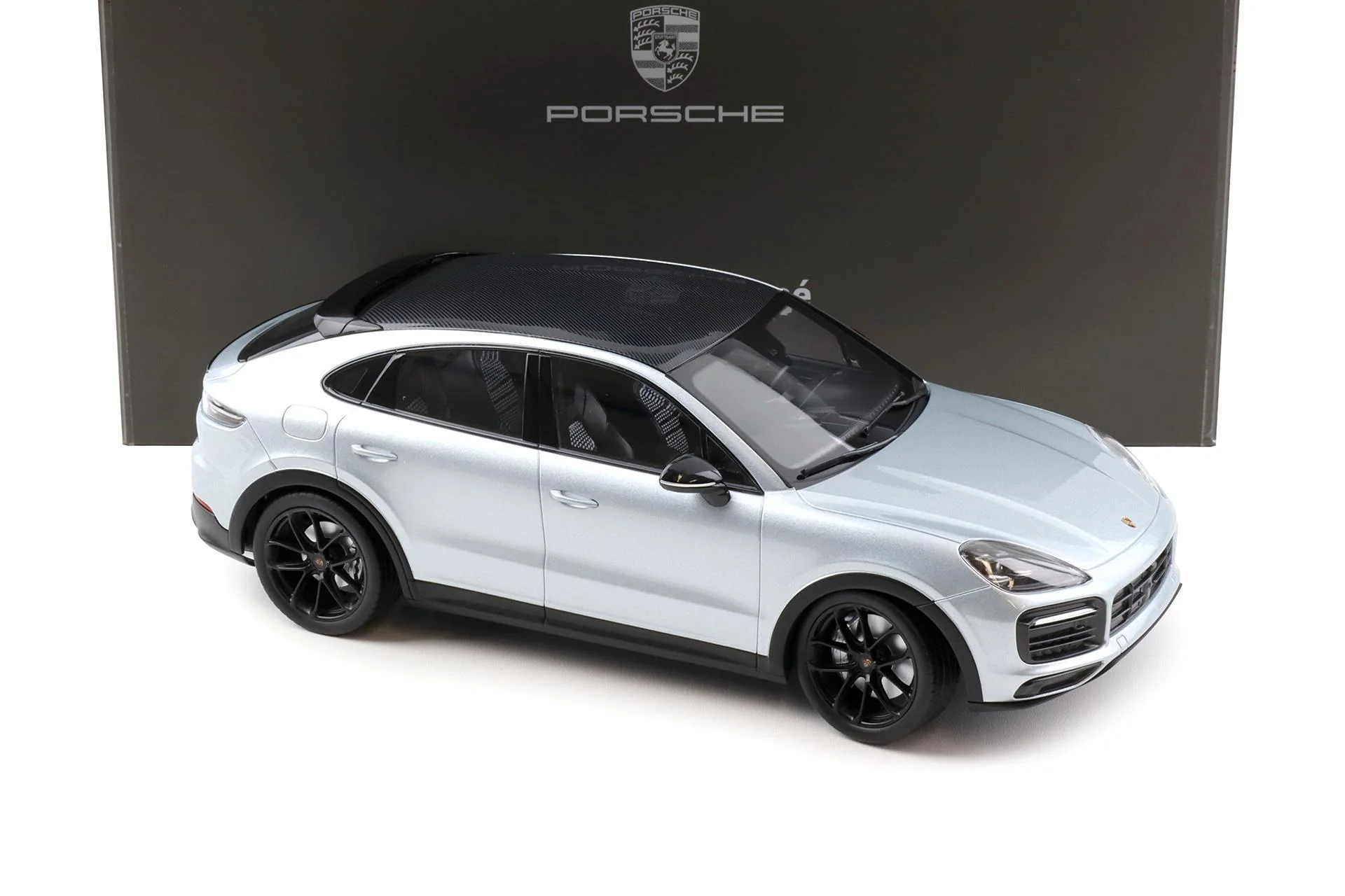Norev 2019 Porsche Cayenne S Coupe Silver DEALER EDITION 1:18 - Image 2