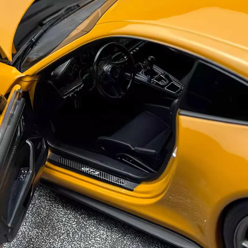 Norev 2021 Porsche 911 992 GT3 Bahama Yellow 1:18 - Image 7