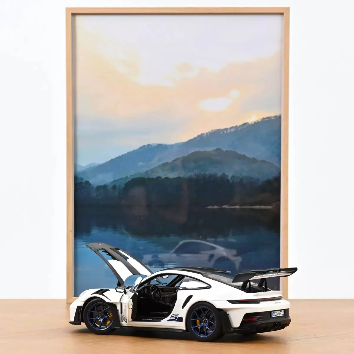 Norev 2022 Porsche 911 992 GT3 RS w/ Weissach Package White w/ Indigo Blue Wheels & Deco 1:18 - Image 7