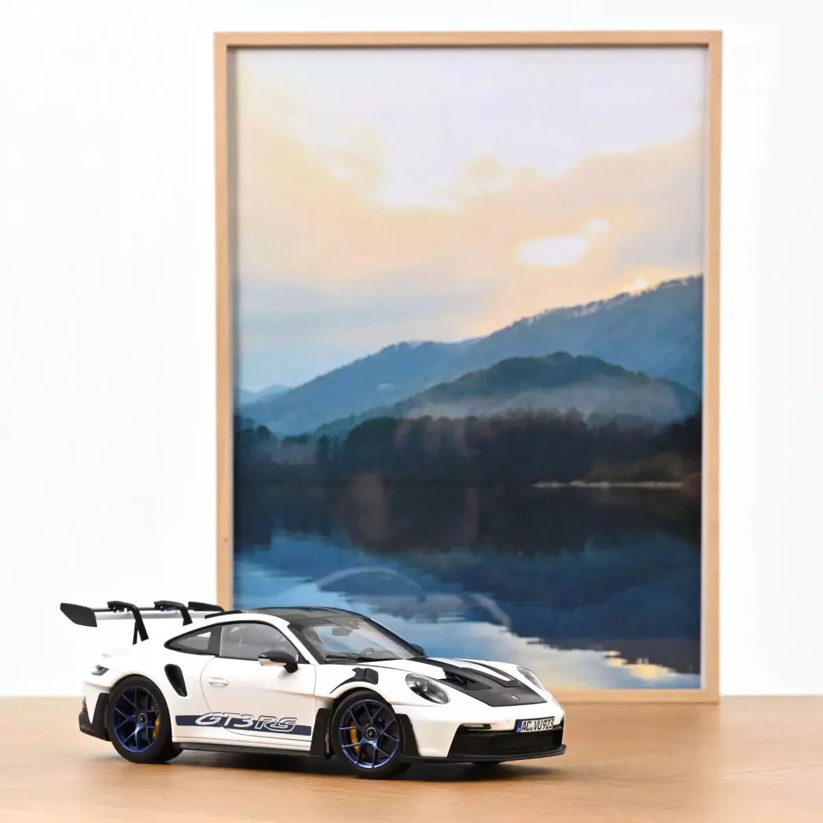 Norev 2022 Porsche 911 992 GT3 RS w/ Weissach Package White w/ Indigo Blue Wheels & Deco 1:18 - Image 8