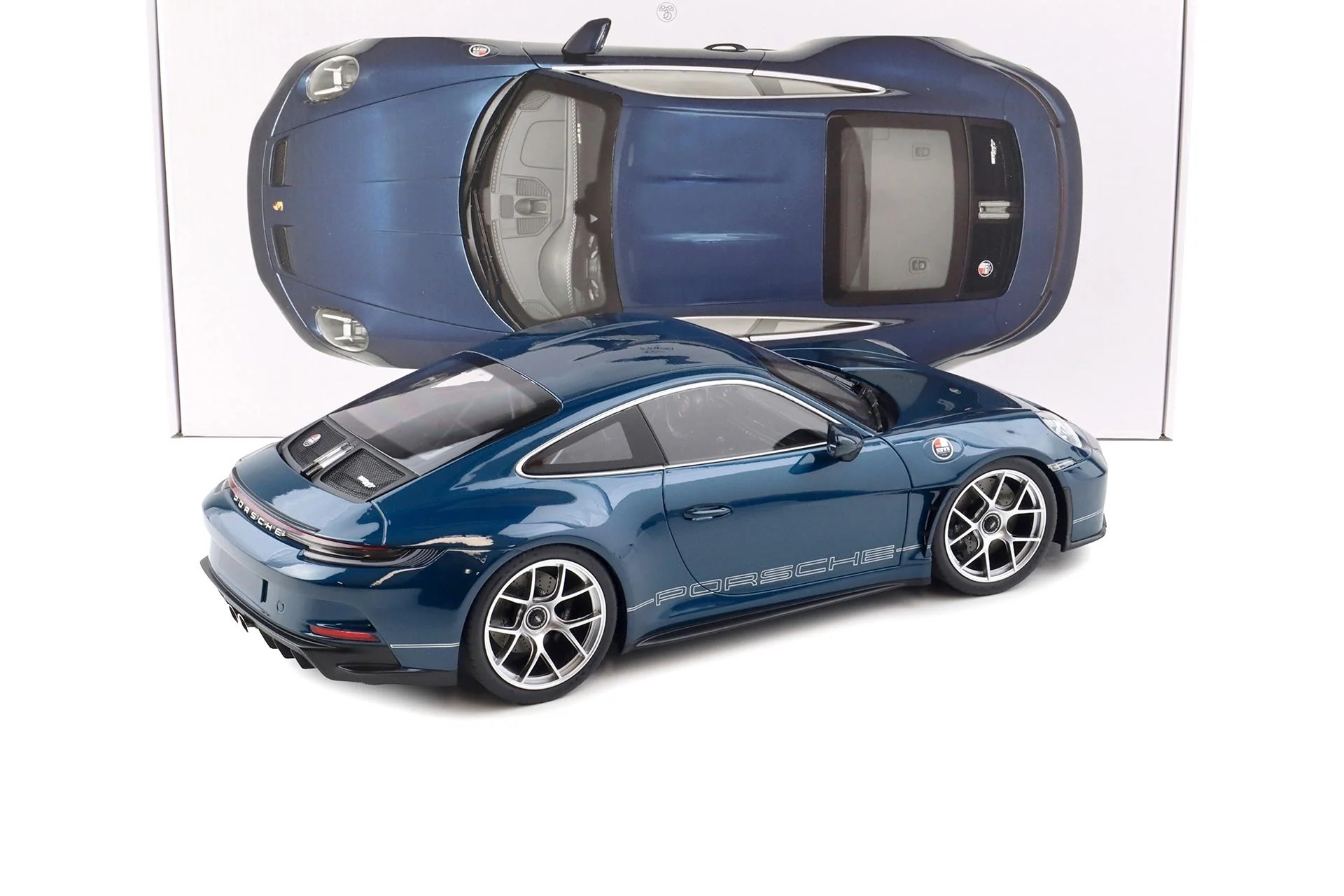 Norev 2023 Porsche 911 992 S/T Sonderwunsch PTS+ Amazons Green 1:12 - Image 5