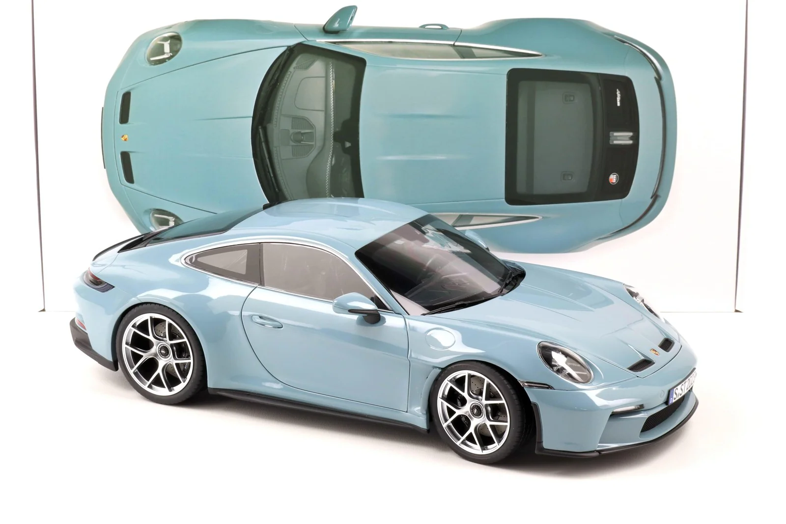 Norev 2023 Porsche 911 992 S/T Meissen Blue 1:12 - Image 2