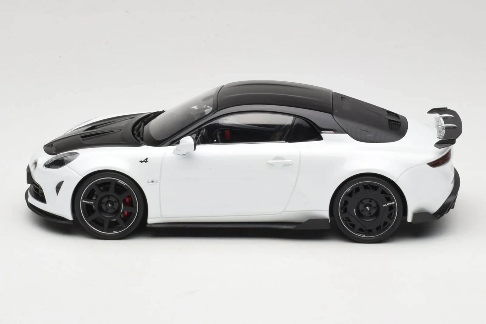 Norev 2024 Alpine A110 R Iridescent White 1:18 - Image 3