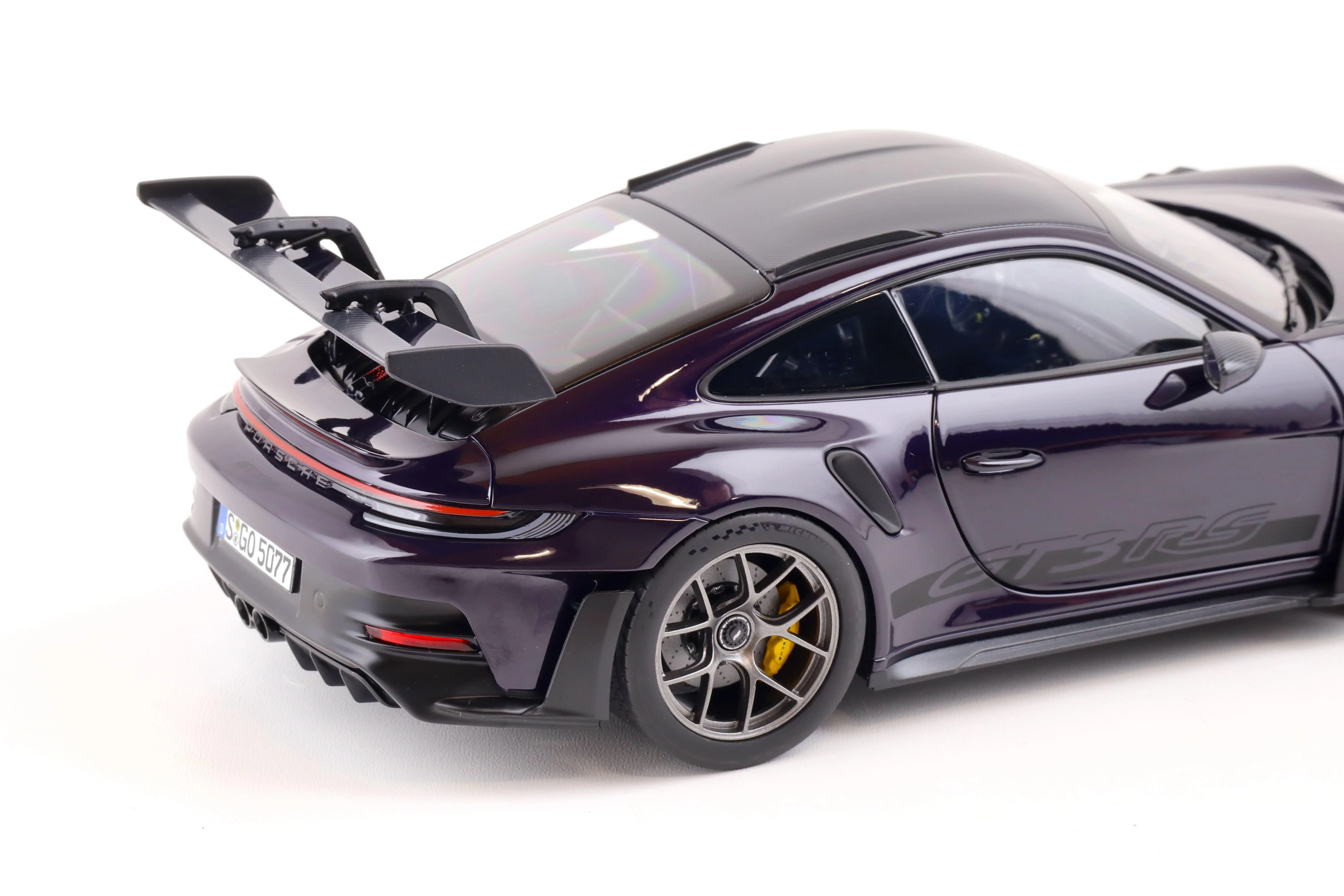 Norev Porsche 911 992 GT3 RS Weissach Pkg Viola Metallic 1:18 LIMITED - Image 5