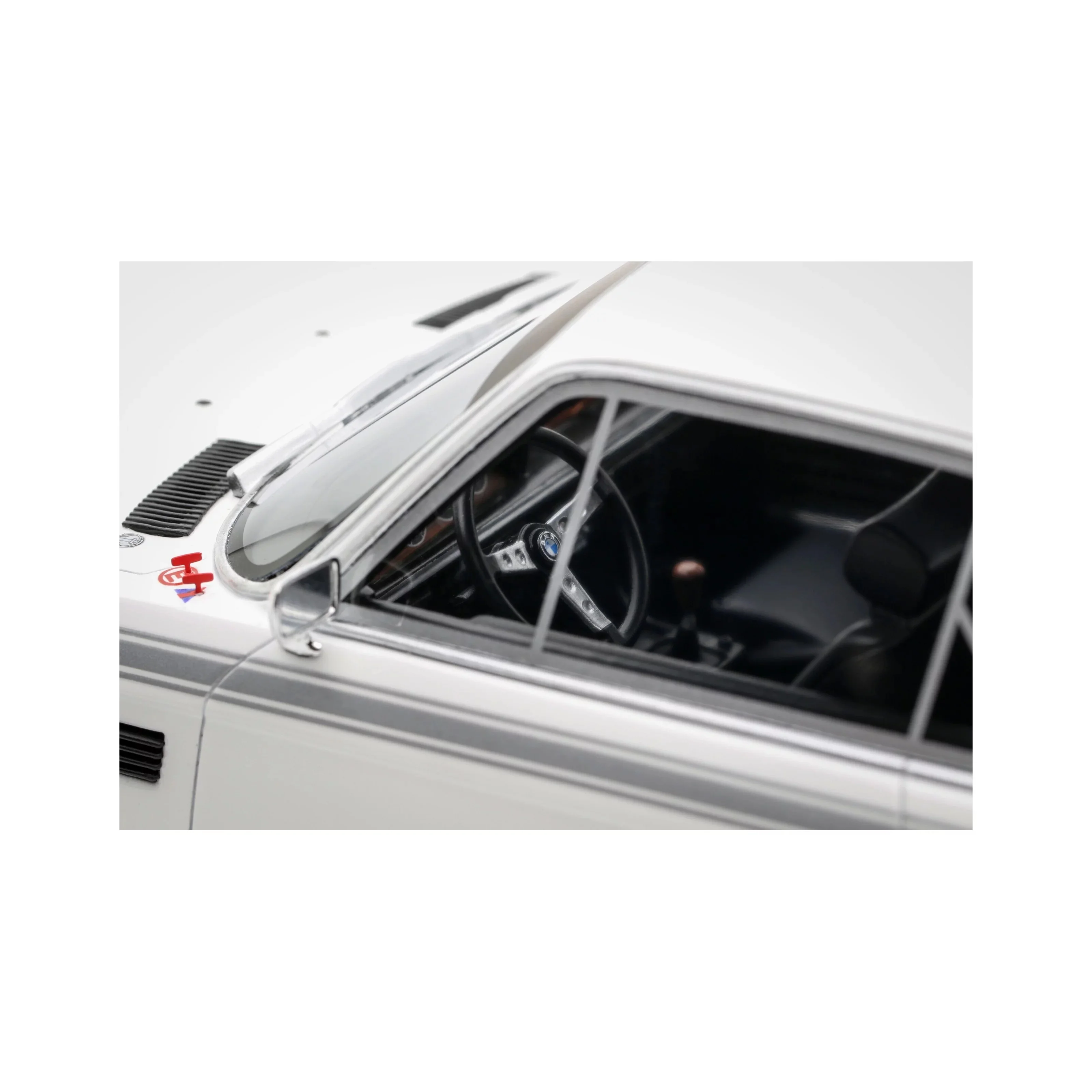 Otto 1972 BMW 3.0 (E9) CSL Chamonix White 1:18 - Image 13