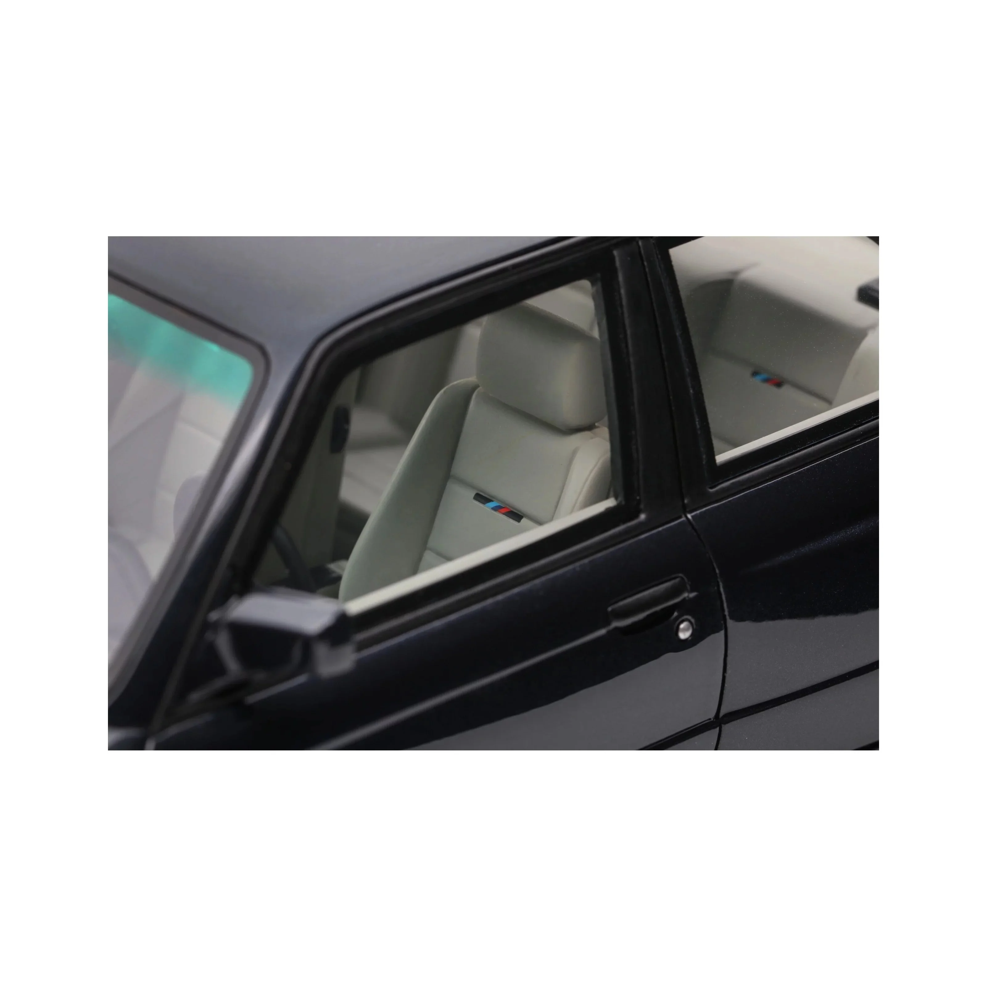 Otto 1988 BMW M3 E30 Europameister Macau Blue Metallic 1:18 - Image 14