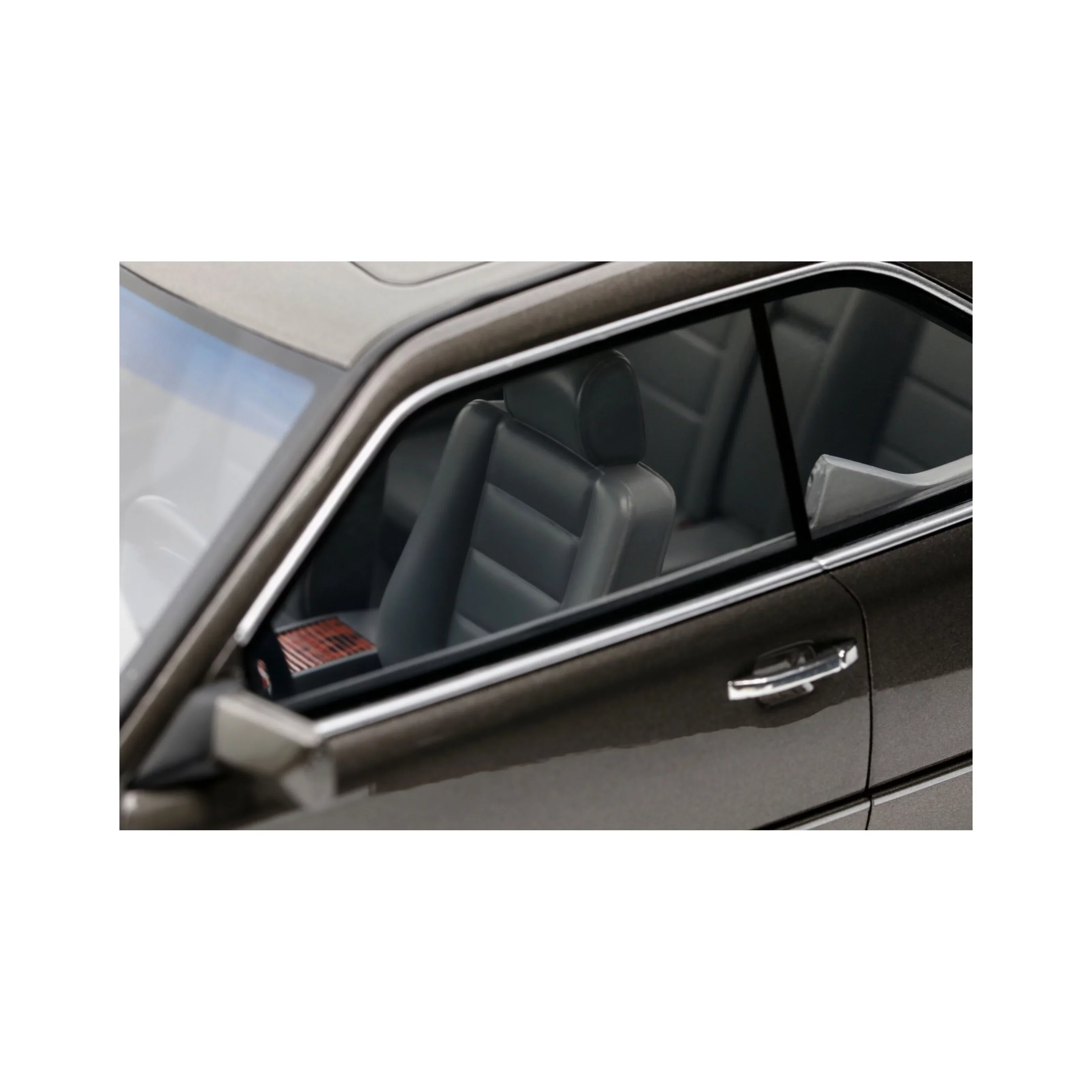 Otto 1993 Mercedes-Benz E-Class Coupe (C124) AMG "Stance" 2022 Anthracite Grey 1:18 - Image 11