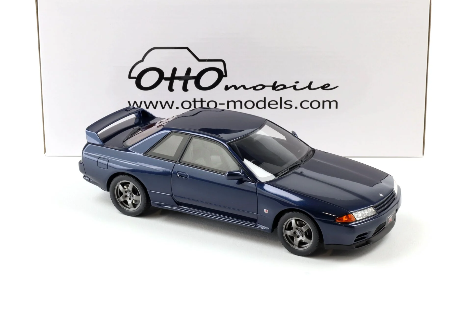 Otto 1993 Nissan Skyline GT-R R32 (BNR32) Dark Blue Pearl TH1 1:18 - Image 3