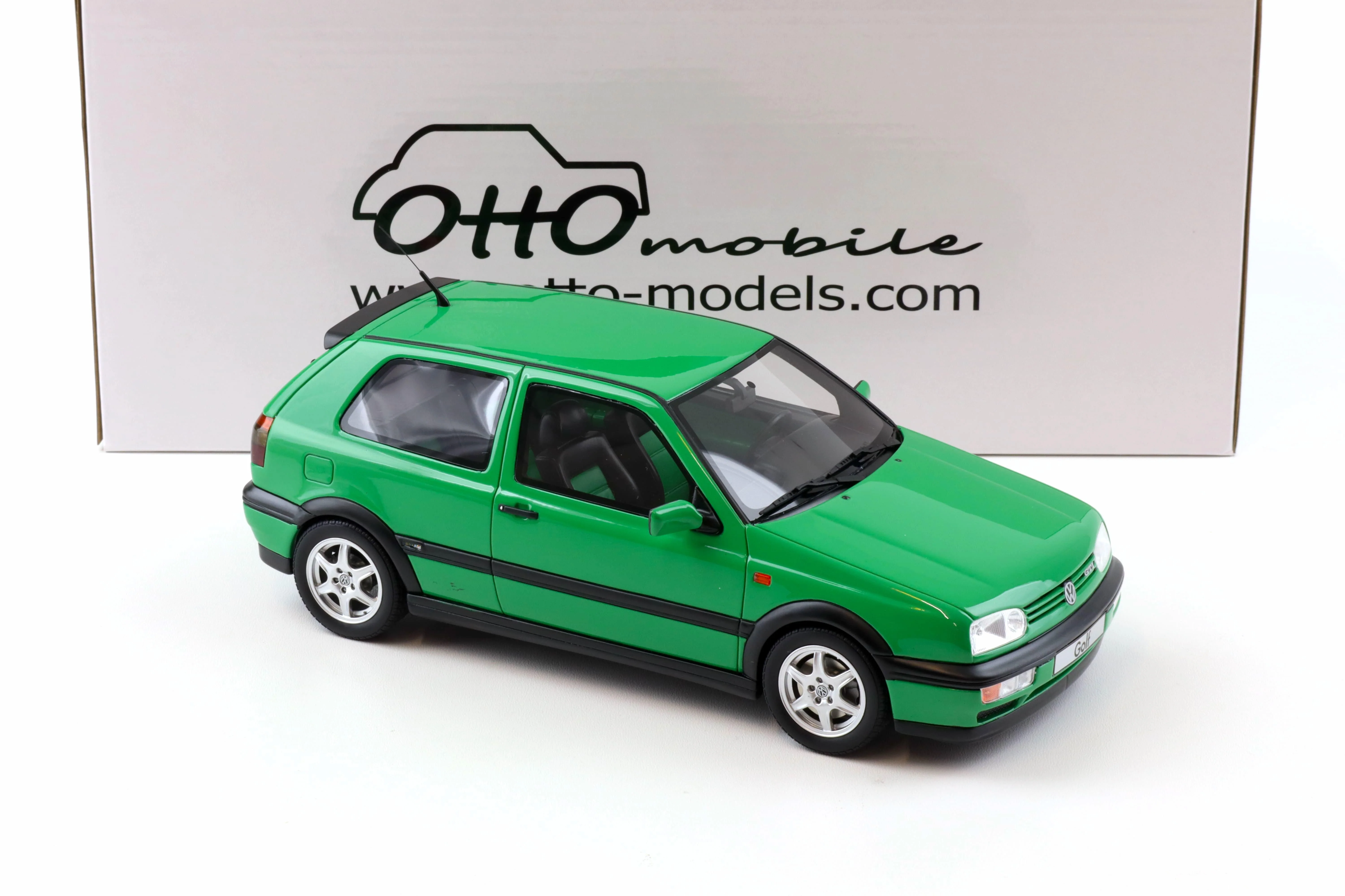 Otto 1995 Volkswagen Golf MK III GTI Color Concept Salsa Green 1:18 - Image 2