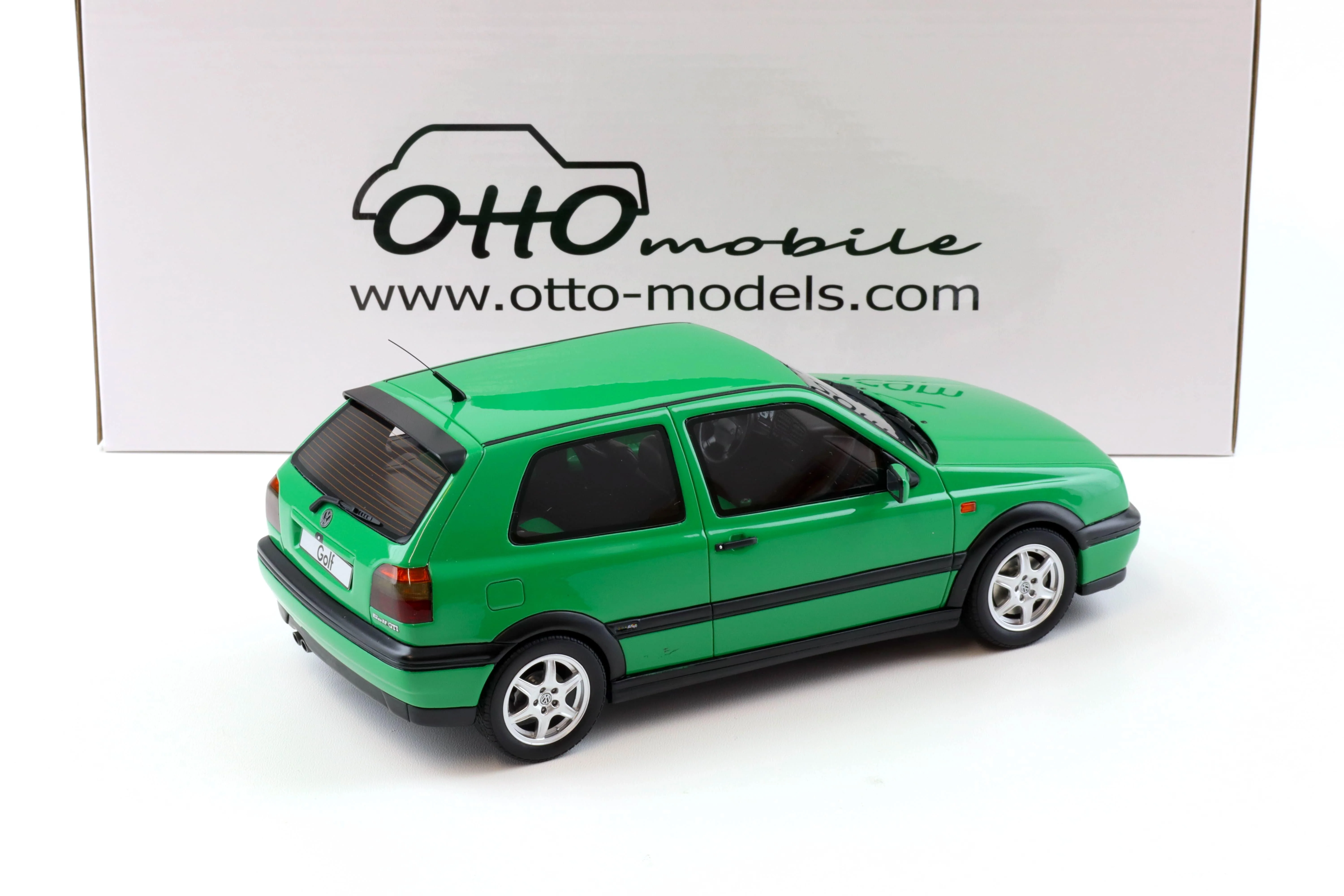 Otto 1995 Volkswagen Golf MK III GTI Color Concept Salsa Green 1:18 - Image 3
