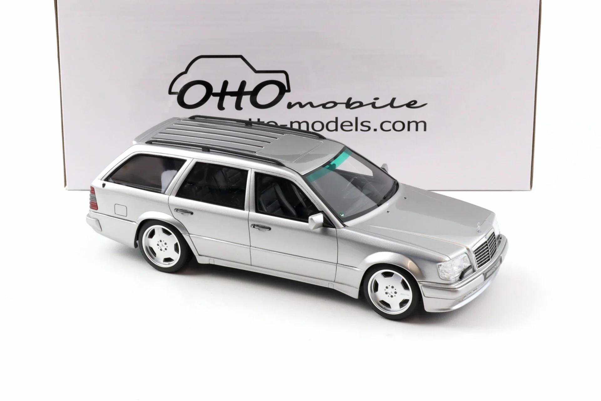 Otto 1996 Mercedes-Benz 70TE AMG W124 Wagon Brilliant Silver 744 1:18 - Image 2