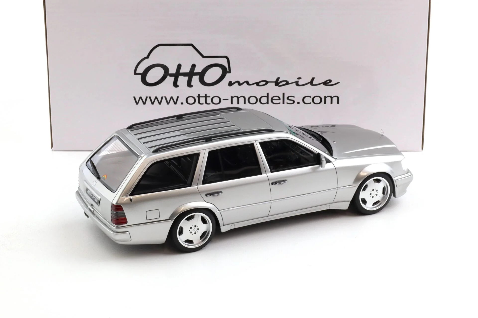 Otto 1996 Mercedes-Benz 70TE AMG W124 Wagon Brilliant Silver 744 1:18 - Image 3