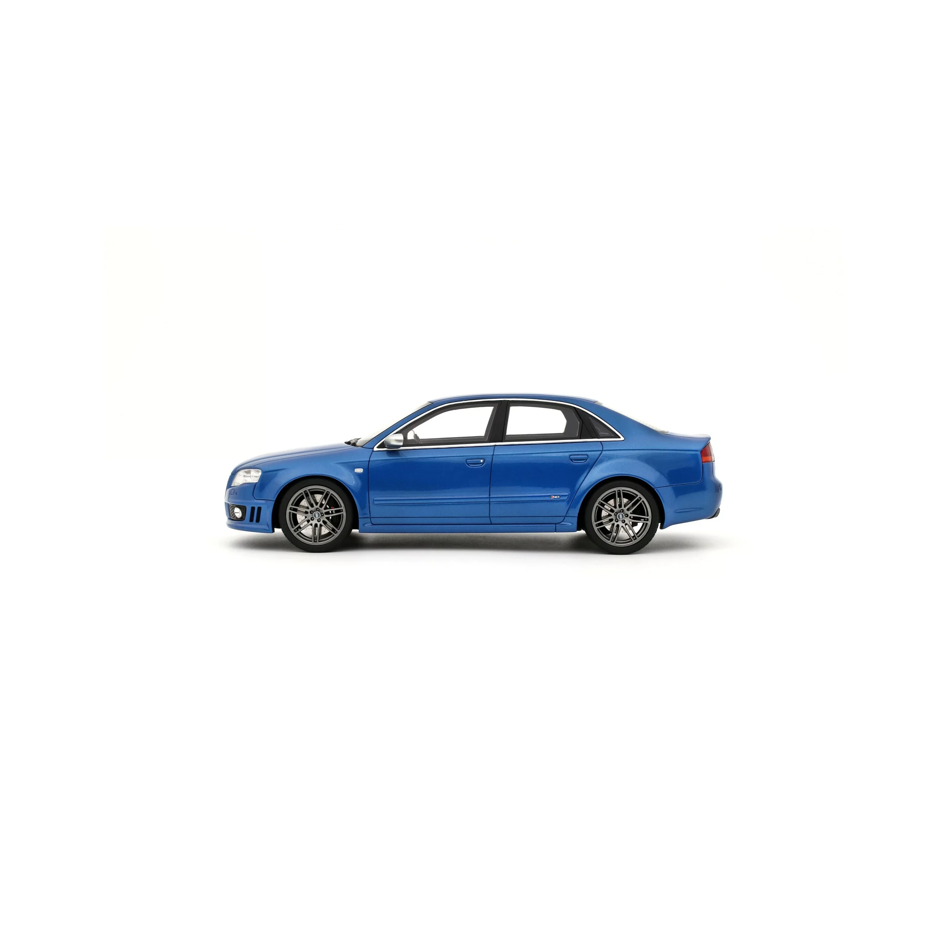Otto 2007 Audi RS4 Sedan B7 4.2L V8 FSI Sprint Blue 1:18 - Image 6