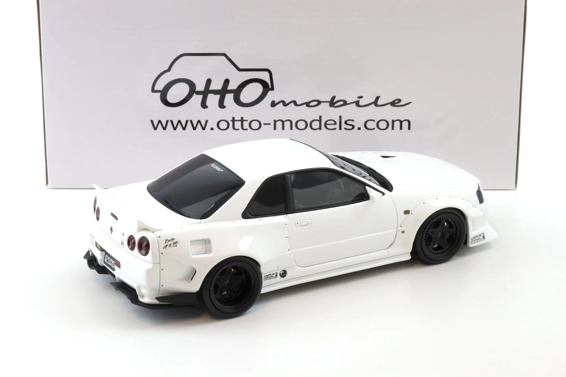 Otto 2019 Nissan Skyline GT-R R34 KRC Body Kit Pearl White QX1 1:18 - Image 3
