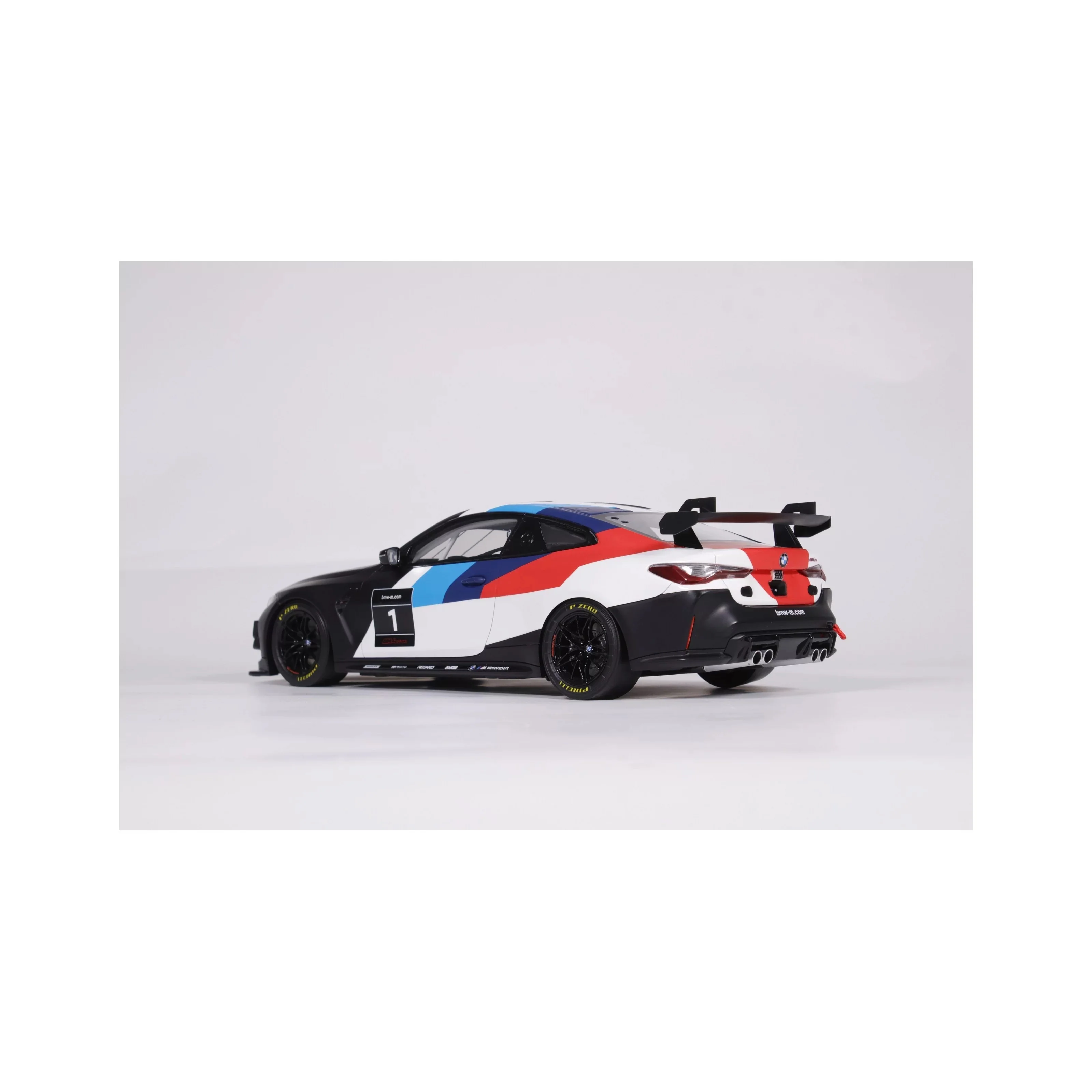 Otto 2022 BMW M4 GT4 No 1 Presentation Season 2022 1:18 - Image 11