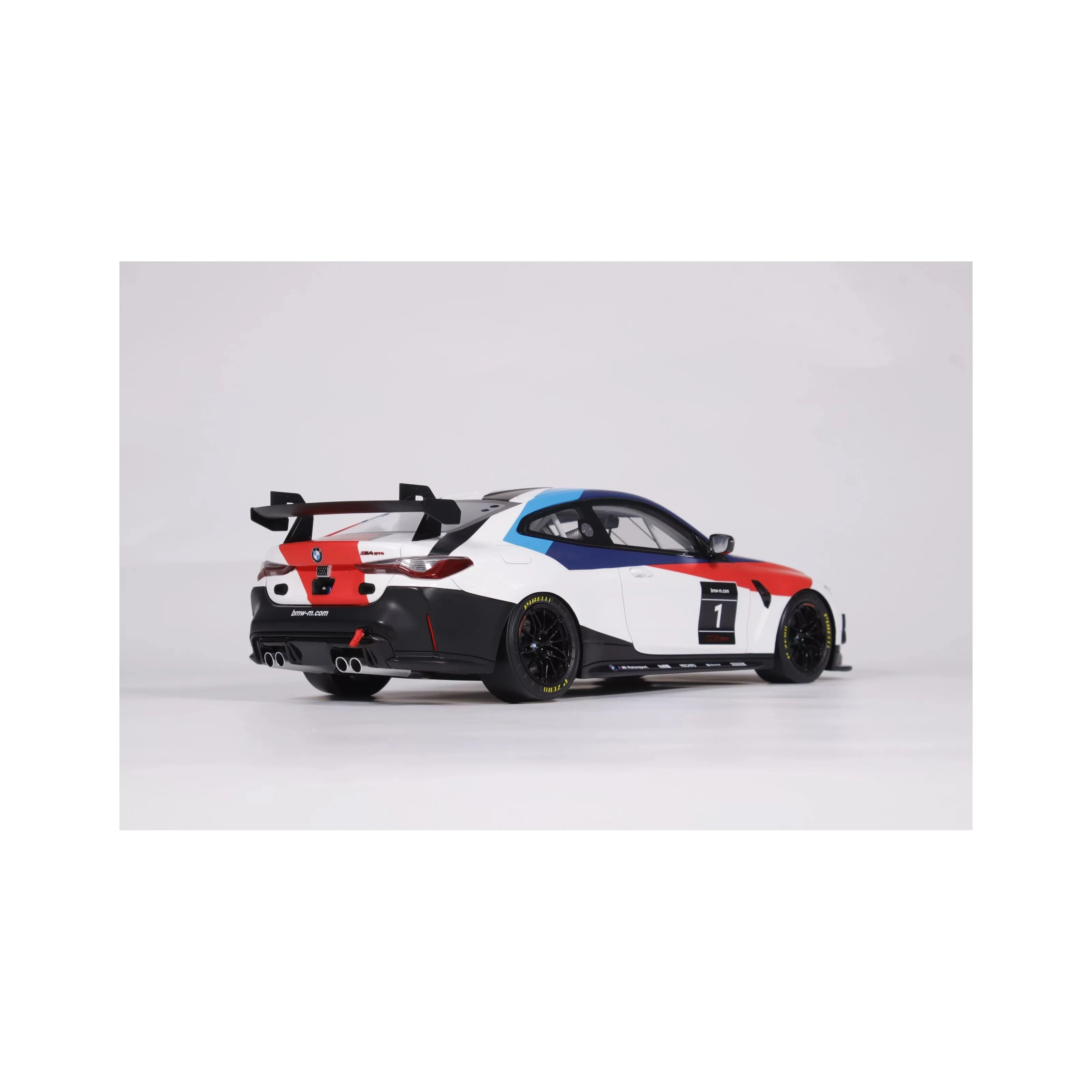 Otto 2022 BMW M4 GT4 No 1 Presentation Season 2022 1:18 - Image 5