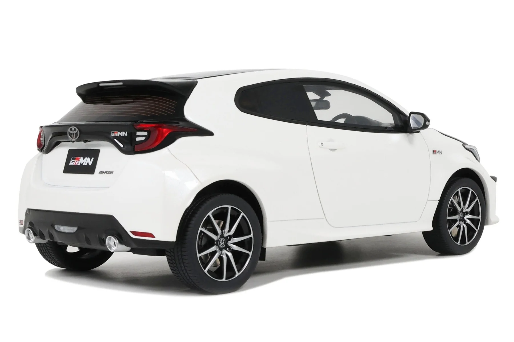 Otto 2022 Toyota Yaris GRMN Rally Package RHD White 1:18 - Image 2