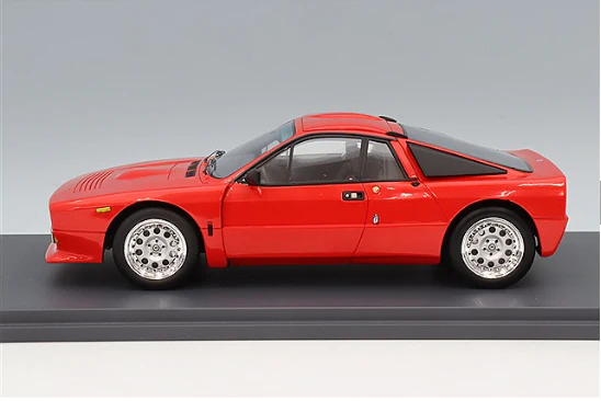 Schuco 1982 Lancia 037 Street Red 1:18 - Image 3