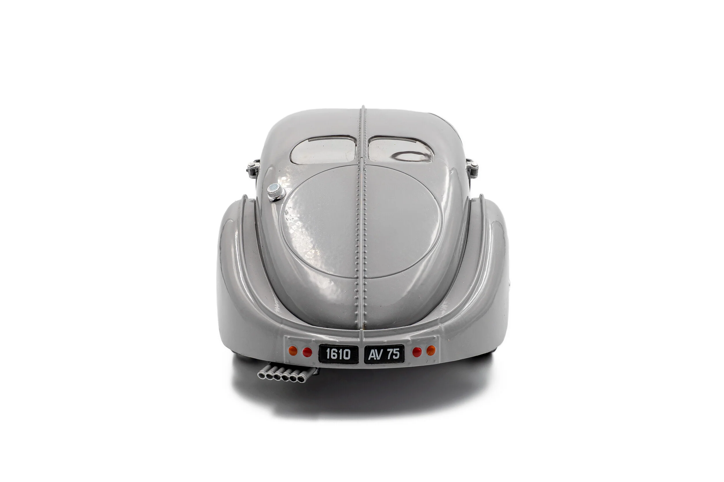 Solido 1937 Bugatti Atlantic Type 57 SC Matte Silver 1:18 - Image 3