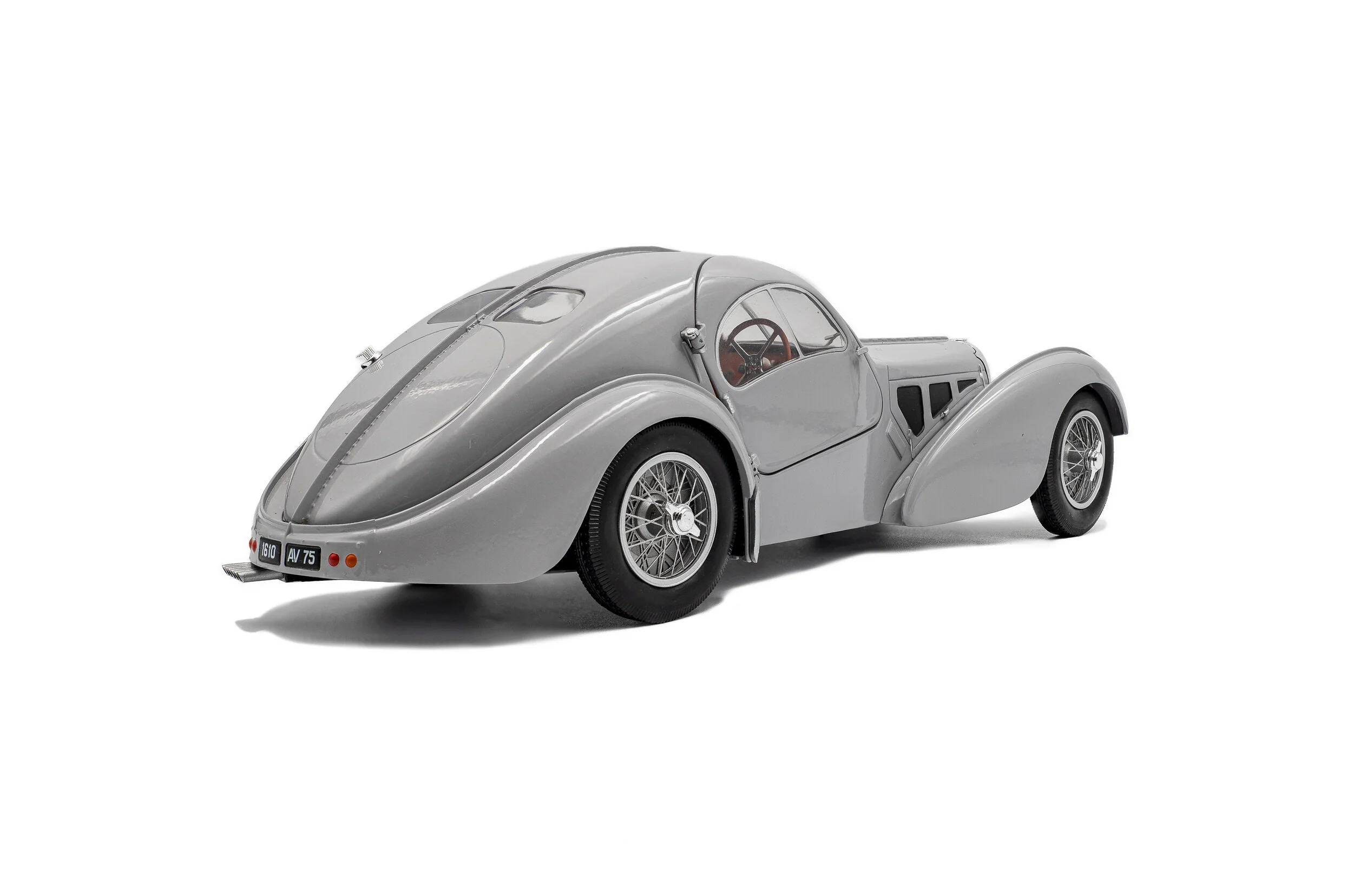Solido 1937 Bugatti Atlantic Type 57 SC Matte Silver 1:18 - Image 4