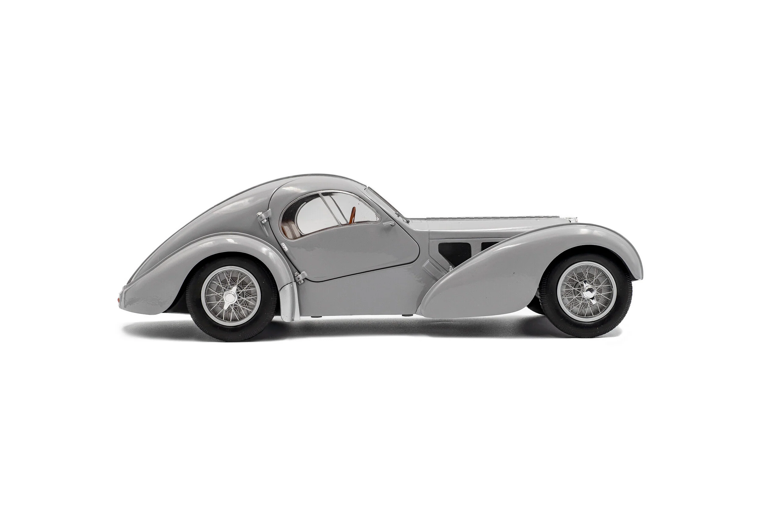 Solido 1937 Bugatti Atlantic Type 57 SC Matte Silver 1:18 - Image 5