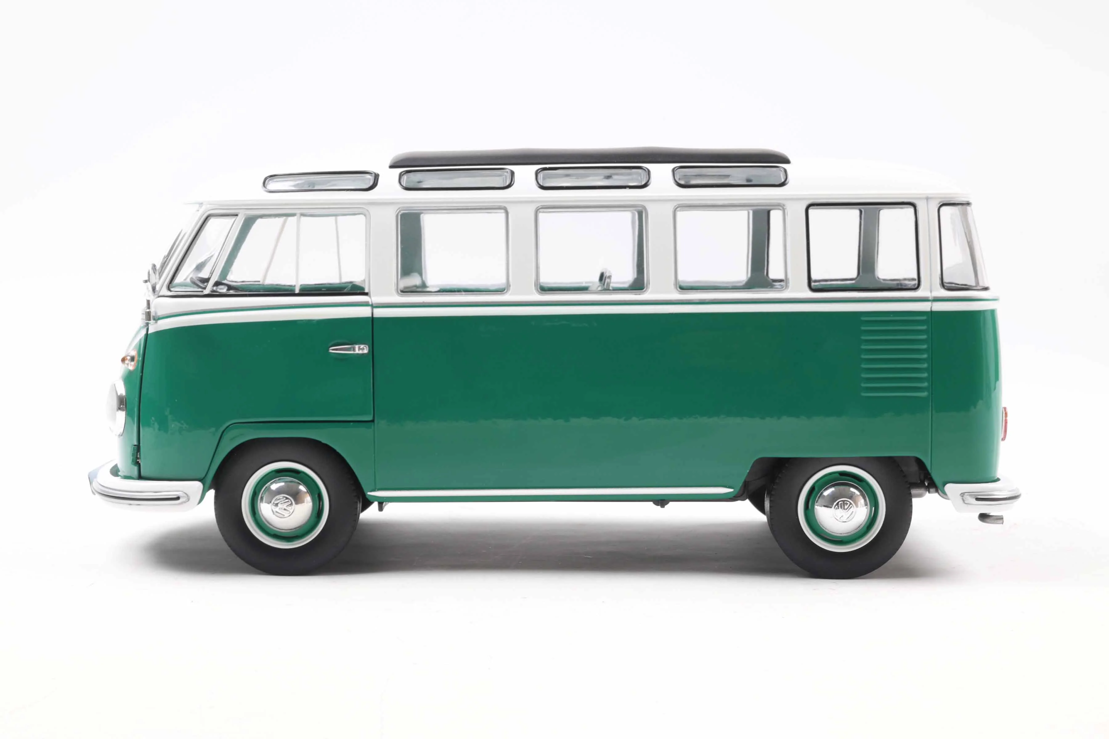 Solido 1962 Volkswagen T1 Samba Minibus Green 1:18 - Image 3