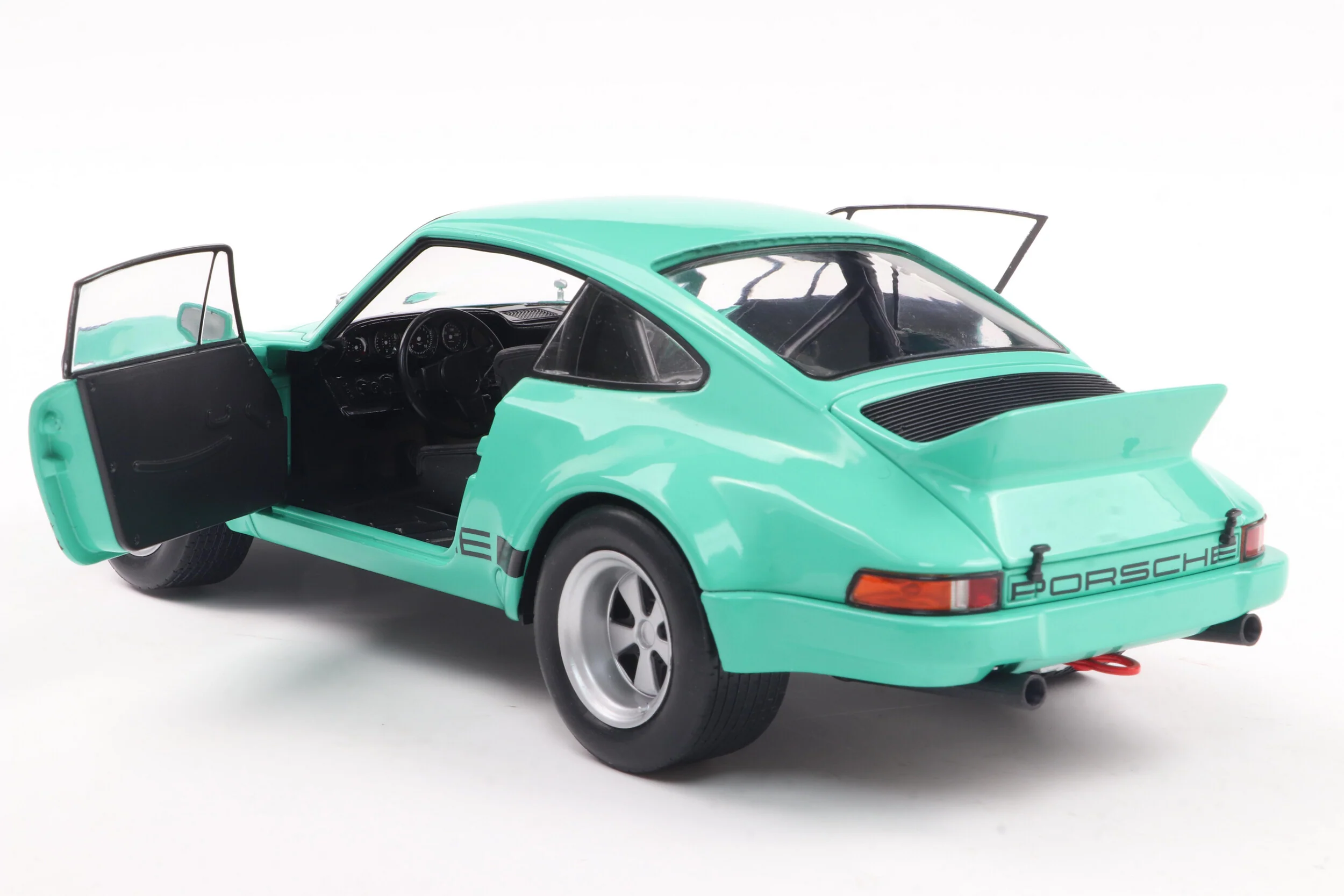Solido 1974 Porsche 911 RS 3.0L Coupe IROC Daytona Green 1:18 - Image 9
