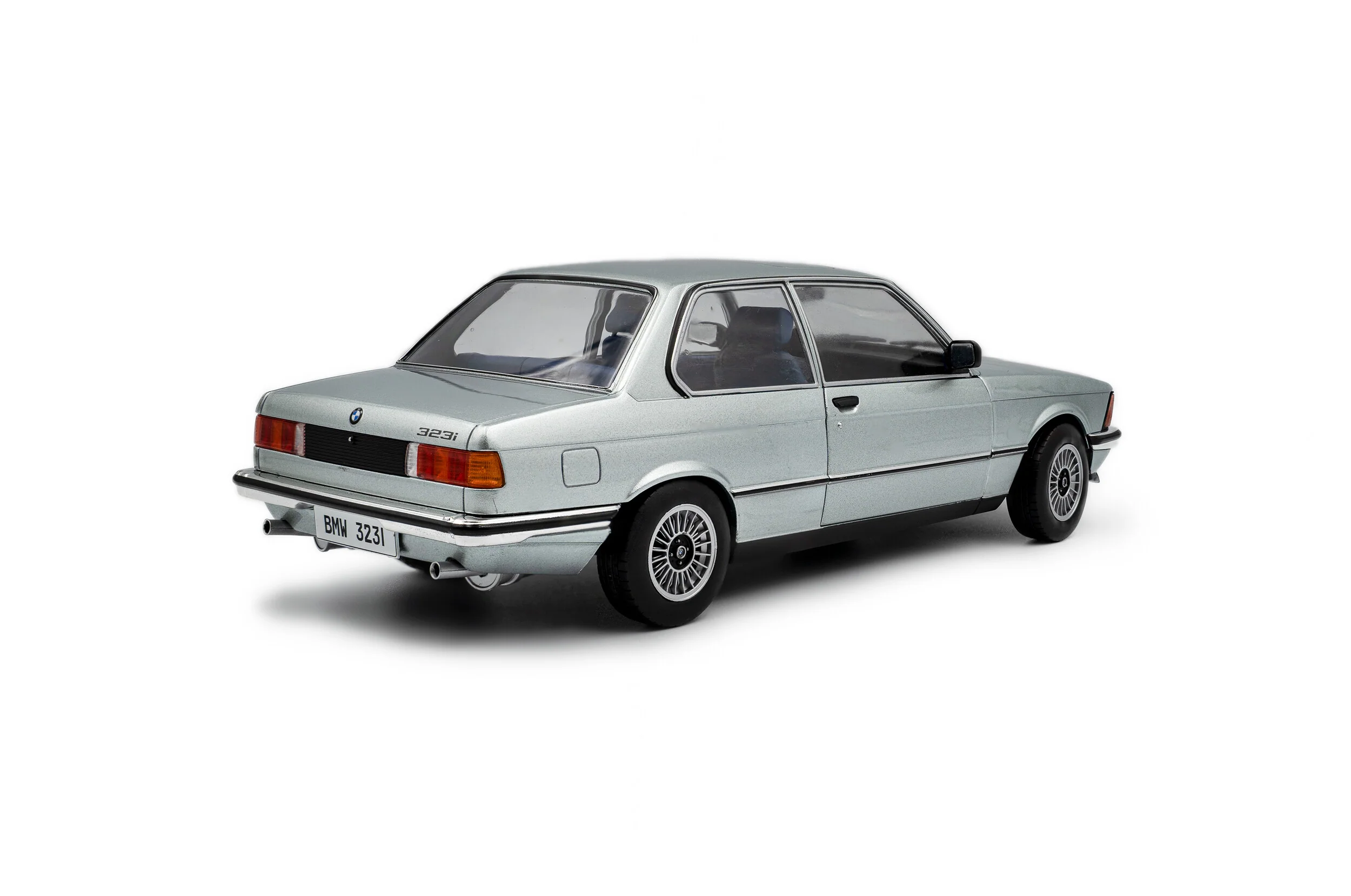 Solido 1980 BMW 323i (E21) Silver Blue Metallic 1:18 - Image 4
