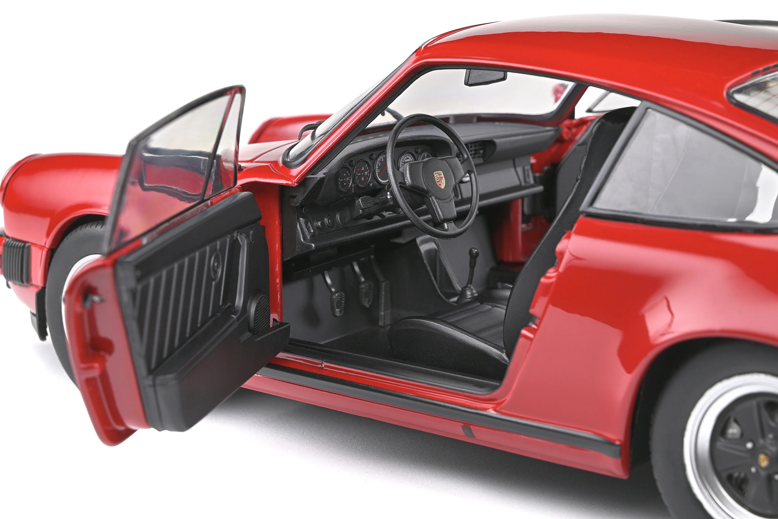 Solido 1984 Porsche 911 930 Carrera 3.2 SC Indian Red 1:18 - Image 9