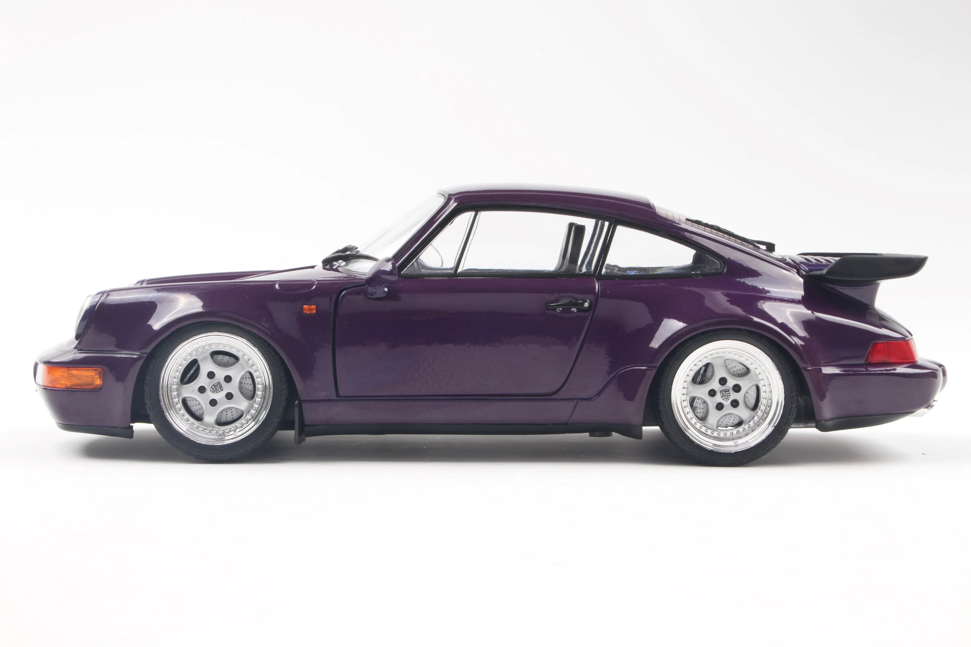 Solido 1990 Porsche 911 (964) Turbo 3.6 Violet Purple Metallic 1:18 - Image 3
