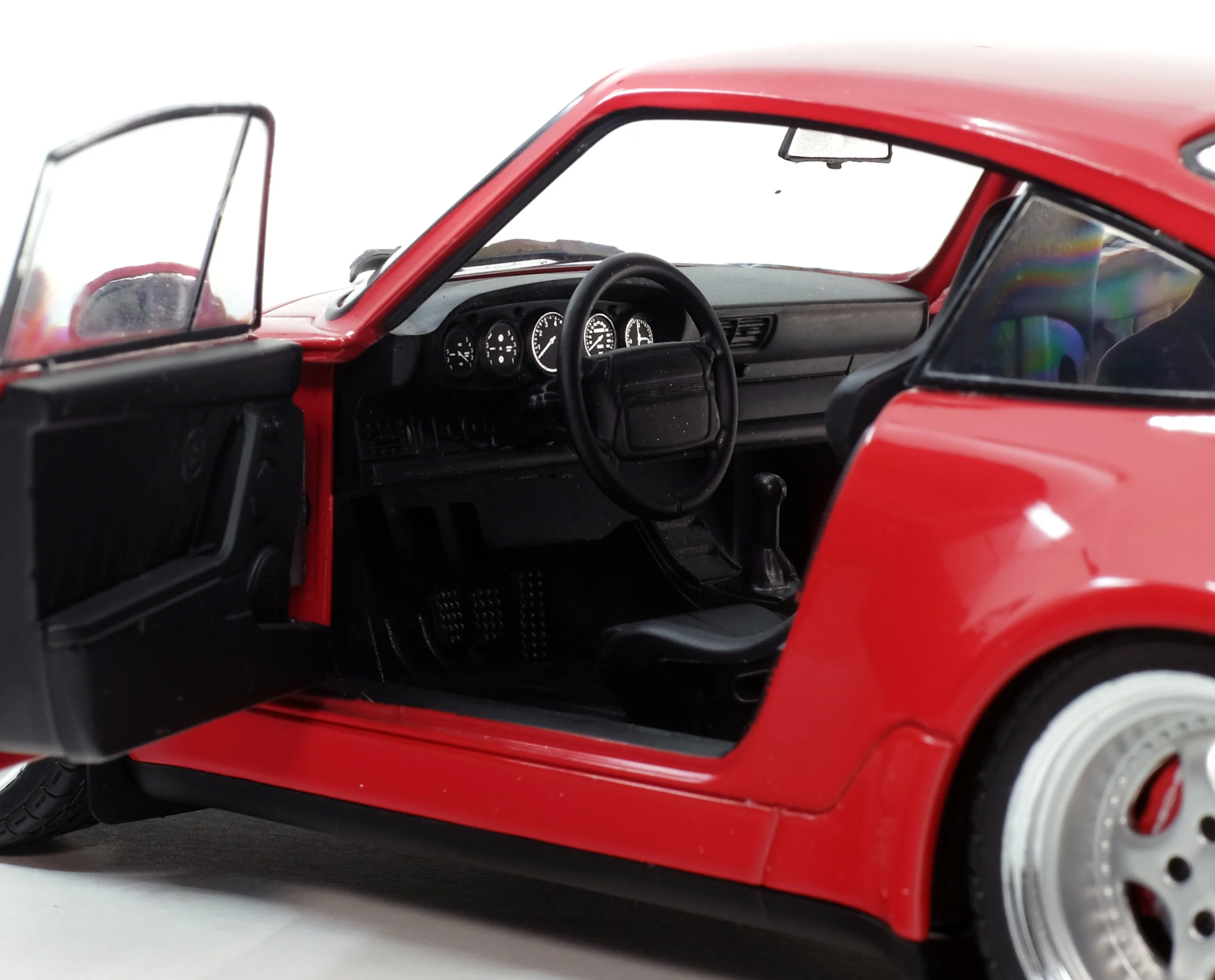 Solido 1990 Porsche 911 (964) Turbo 3.6 Indian Red 1:18 - Image 9