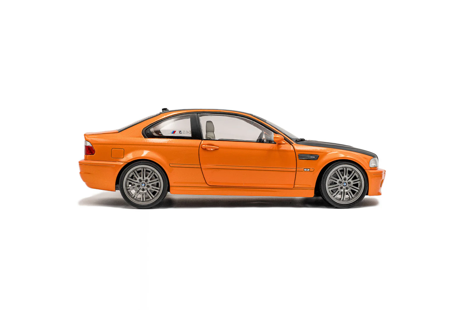 Solido 2000 BMW E46 Coupe Orange w/ Black Hood 1:18 - Image 6
