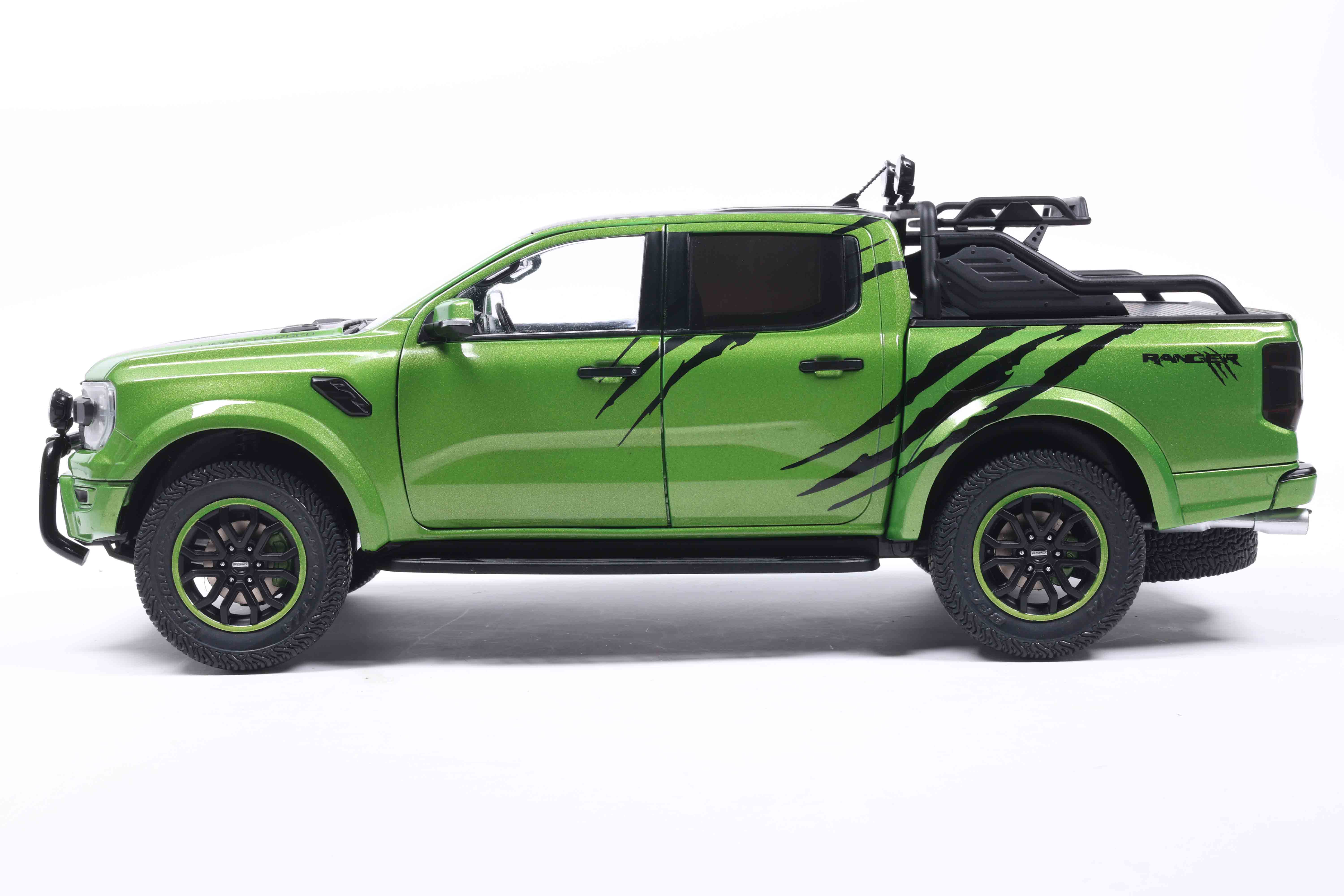 Solido 2024 Ford Ranger Raptor Crew Cab Pickup Truck Green Metallic 1:18 - Image 3